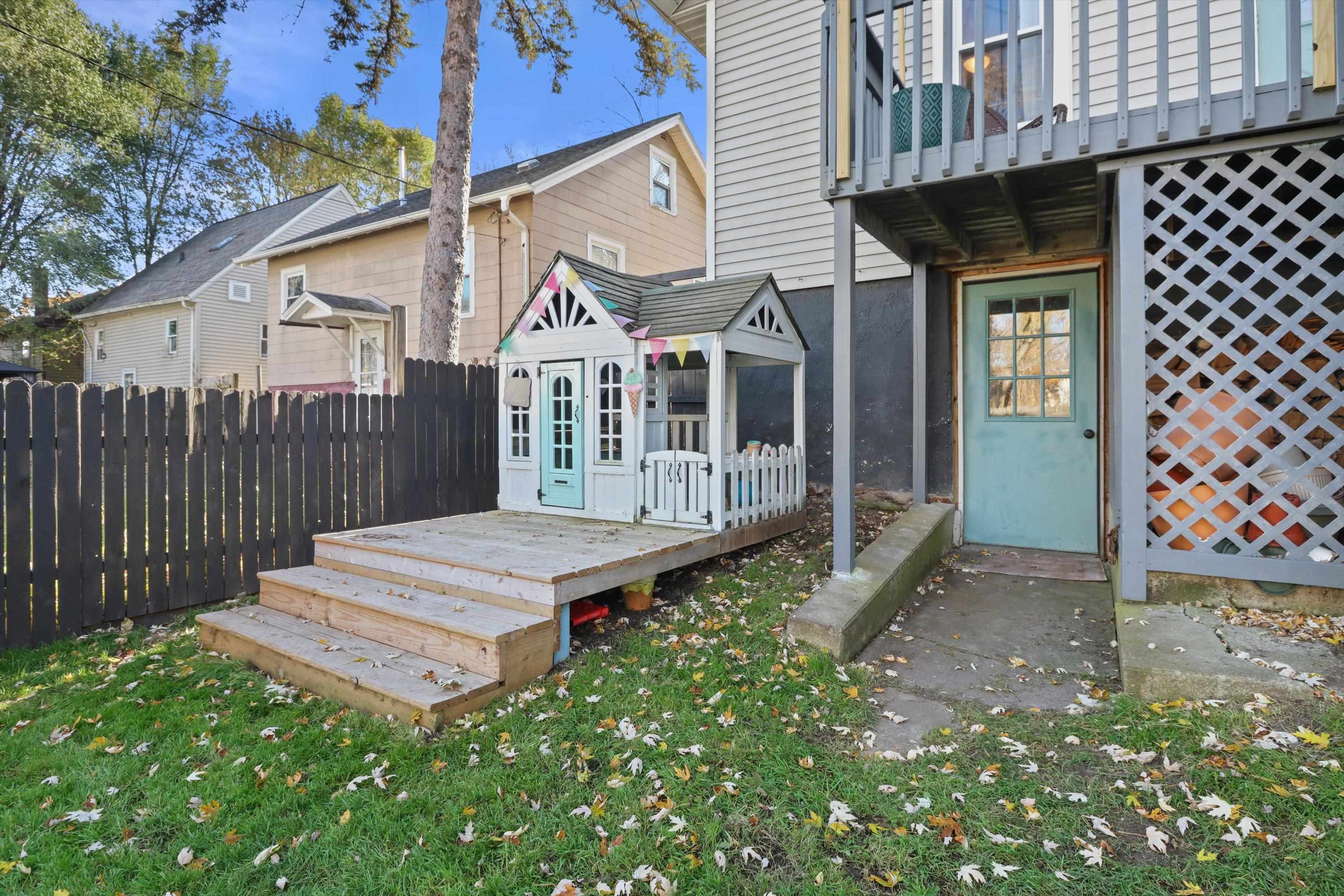 219 E Howard Street