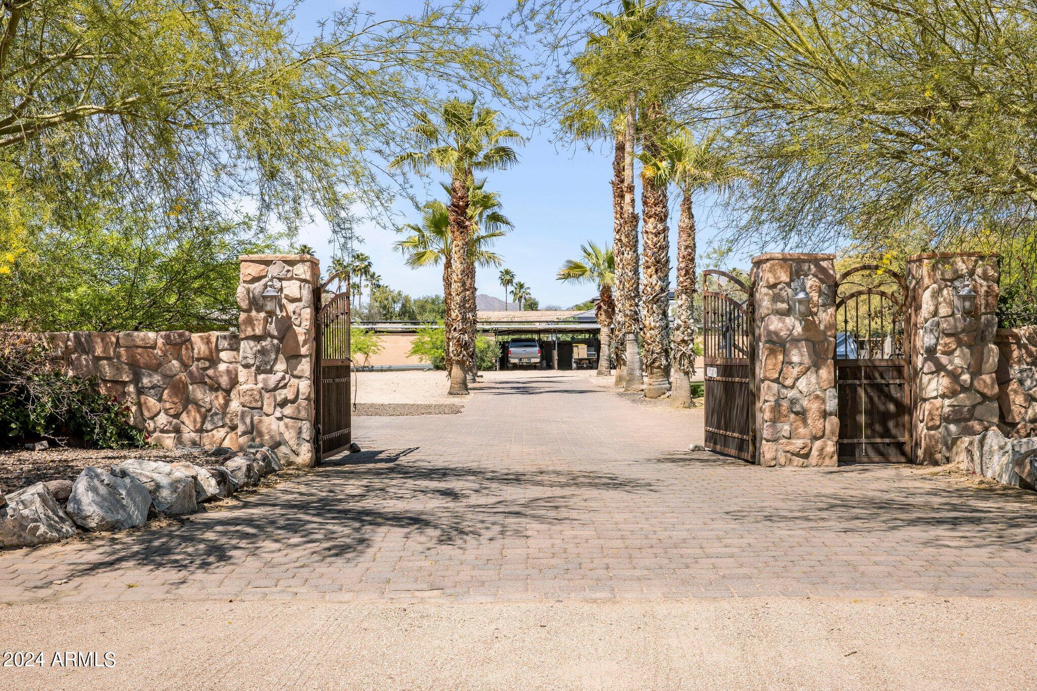 10512 E CHOLLA Street