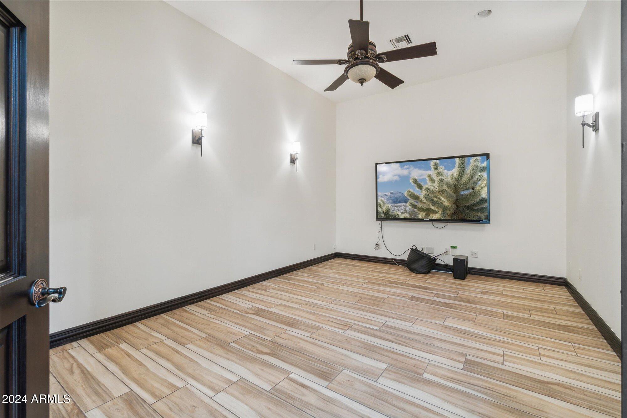 10512 E CHOLLA Street