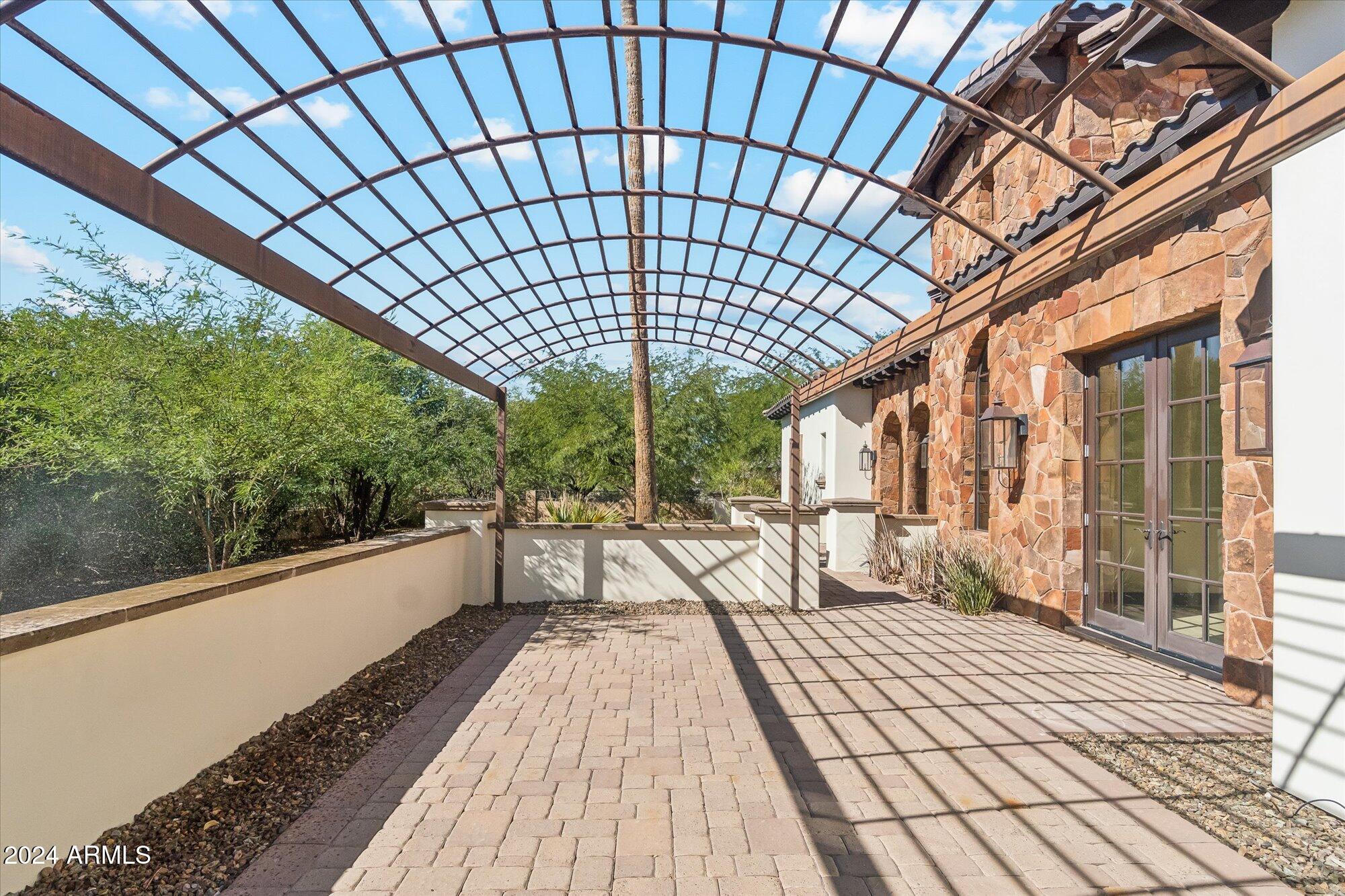 10512 E CHOLLA Street