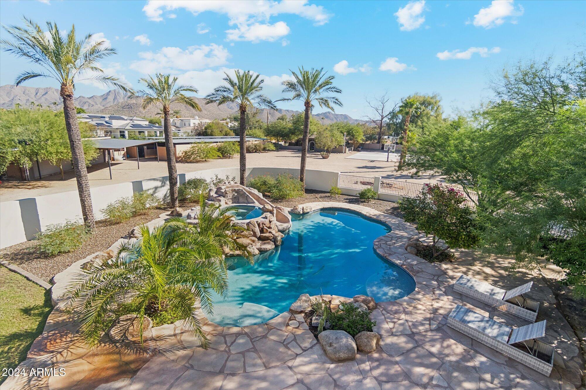 10512 E CHOLLA Street