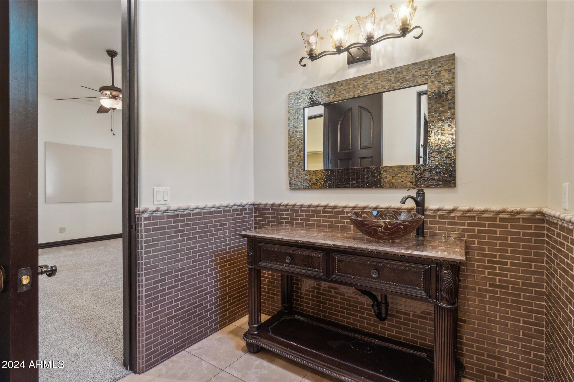 10512 E CHOLLA Street