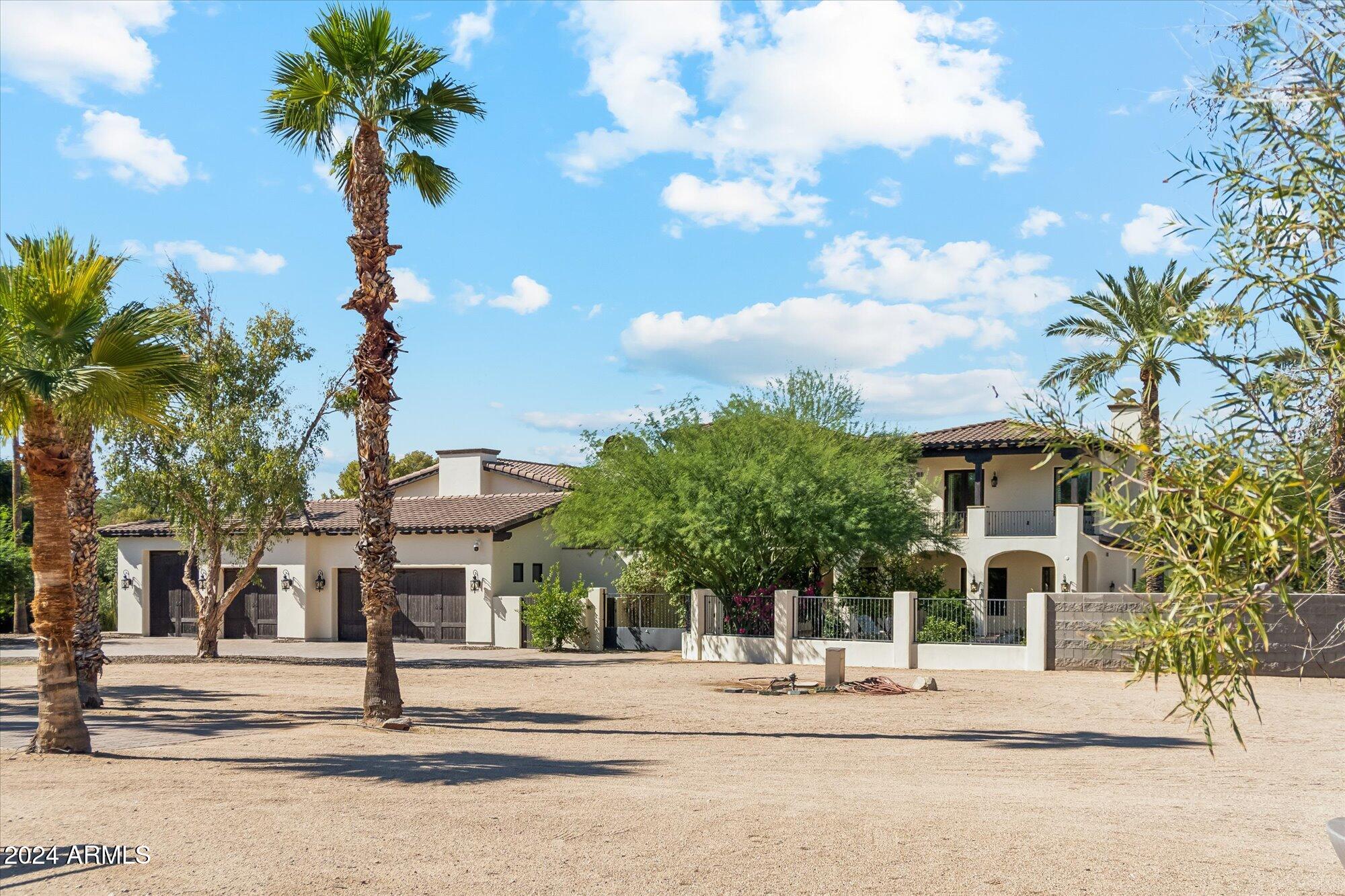 10512 E CHOLLA Street