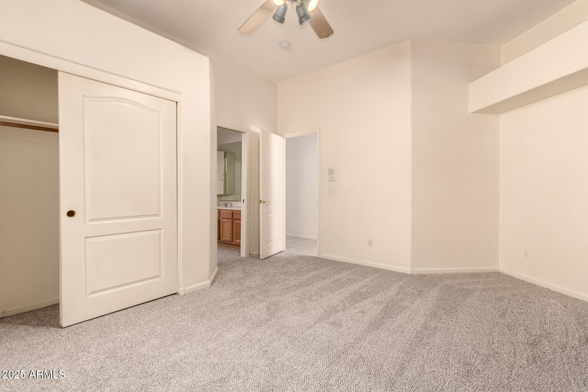 4633 E CHAPAROSA Way