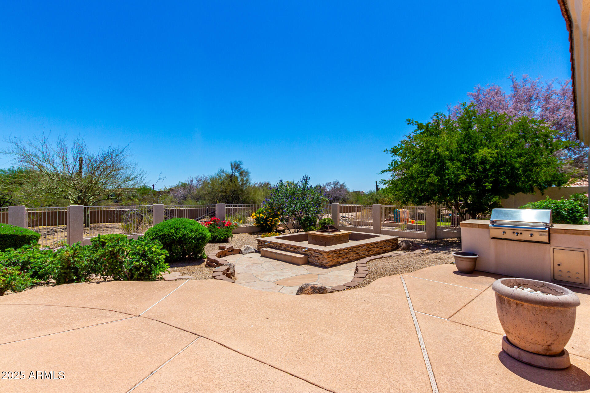 4633 E CHAPAROSA Way