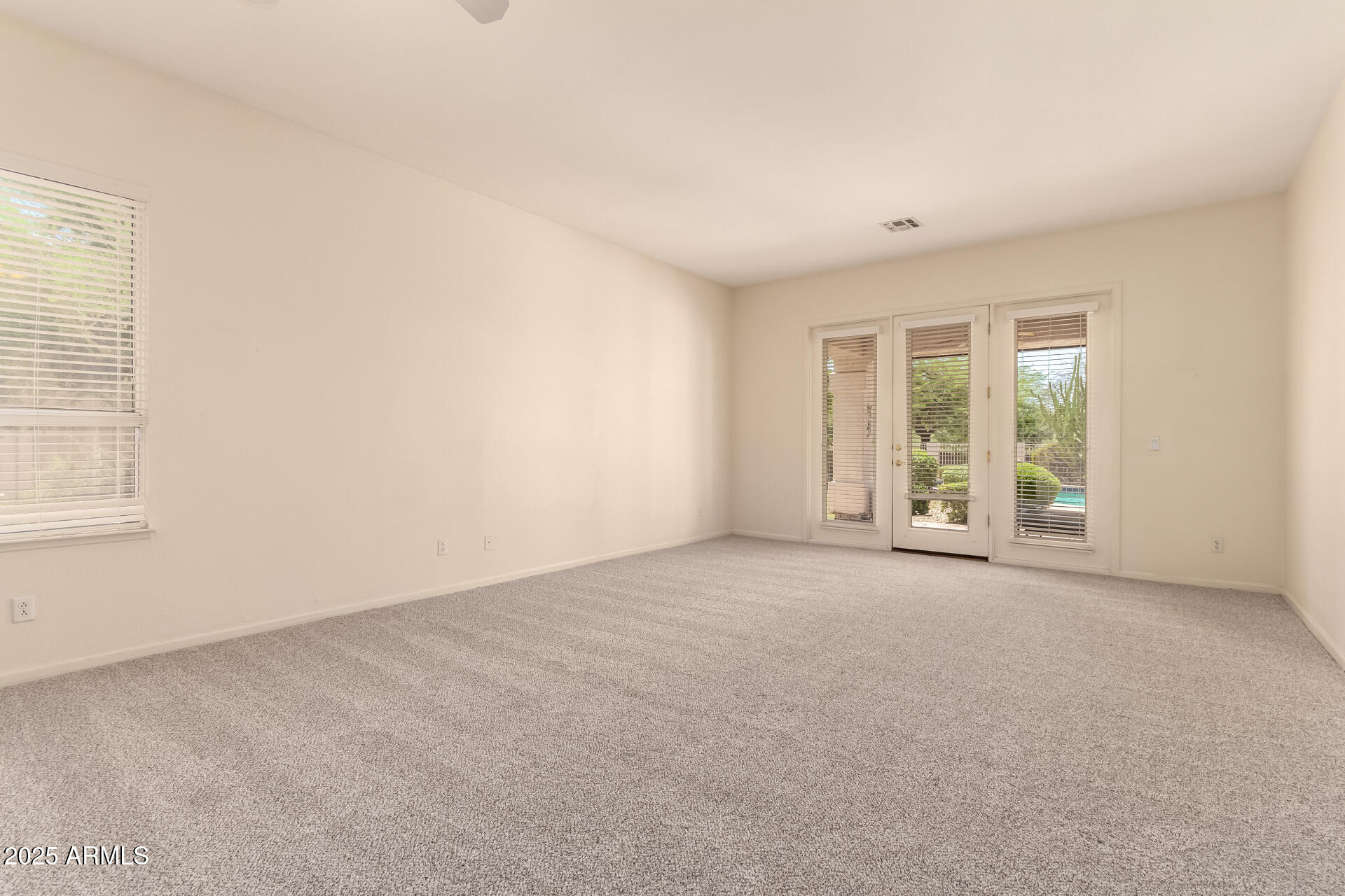 4633 E CHAPAROSA Way