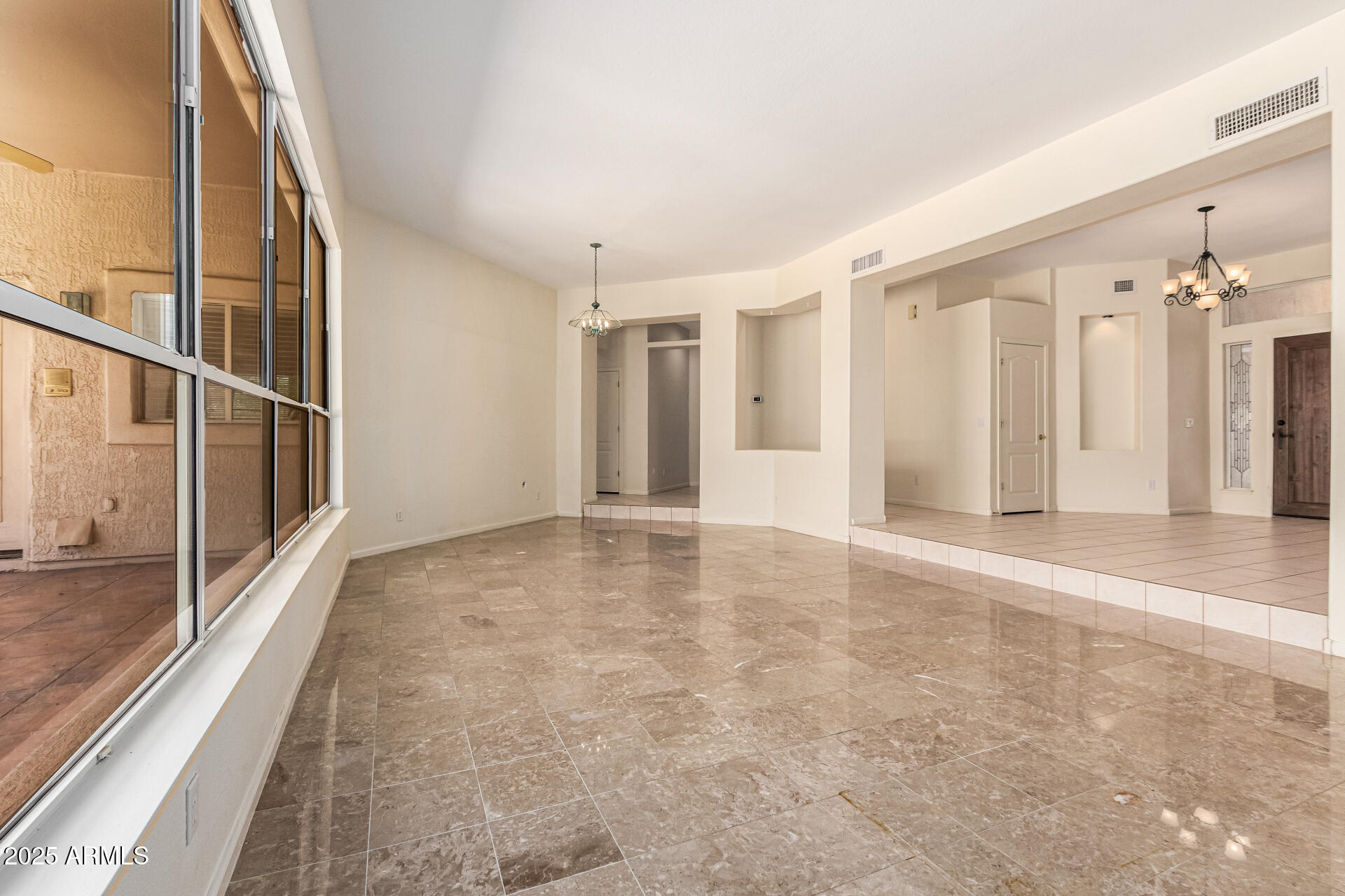 4633 E CHAPAROSA Way