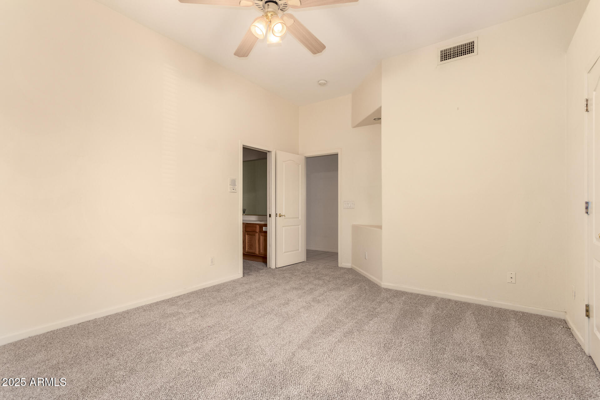 4633 E CHAPAROSA Way