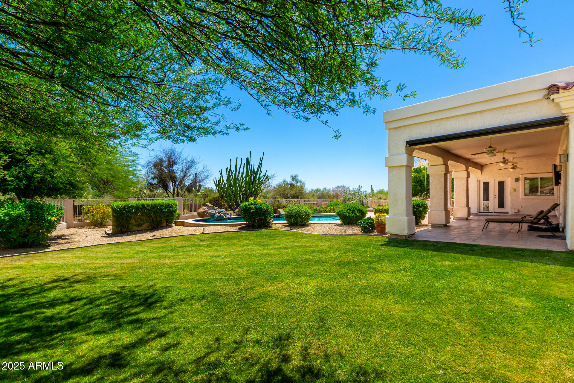 4633 E CHAPAROSA Way