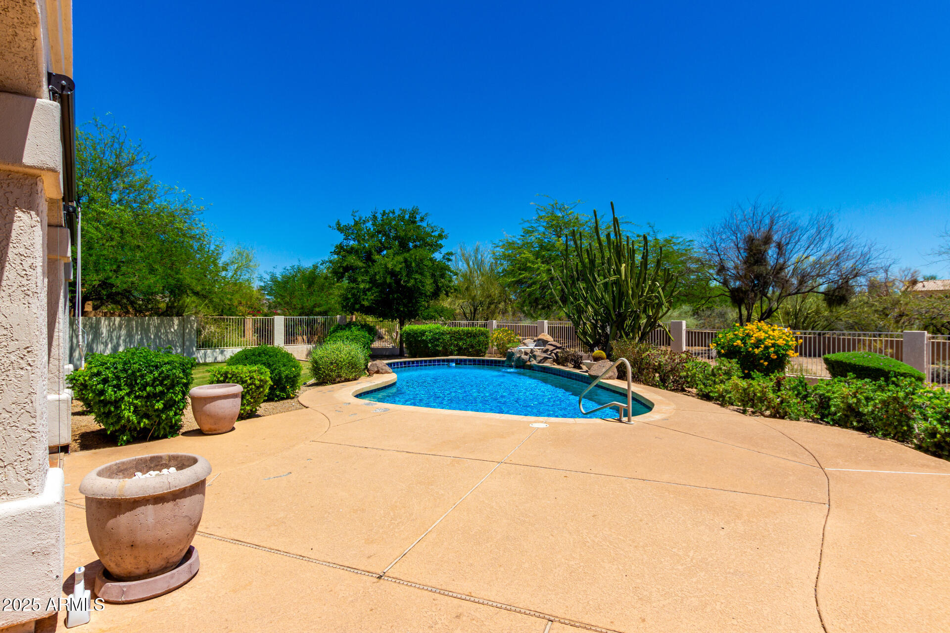 4633 E CHAPAROSA Way