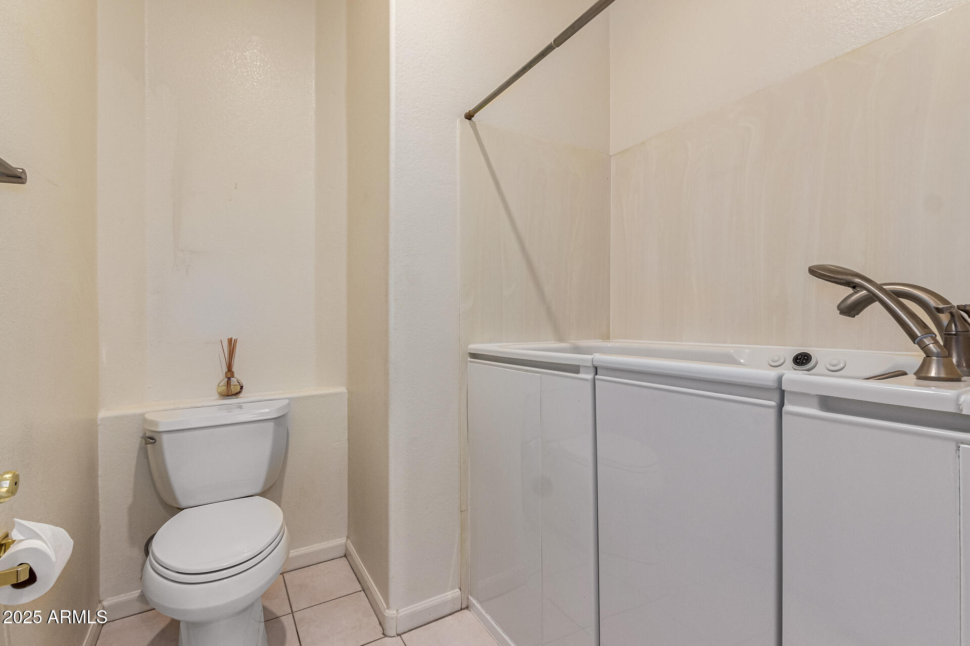 4633 E CHAPAROSA Way