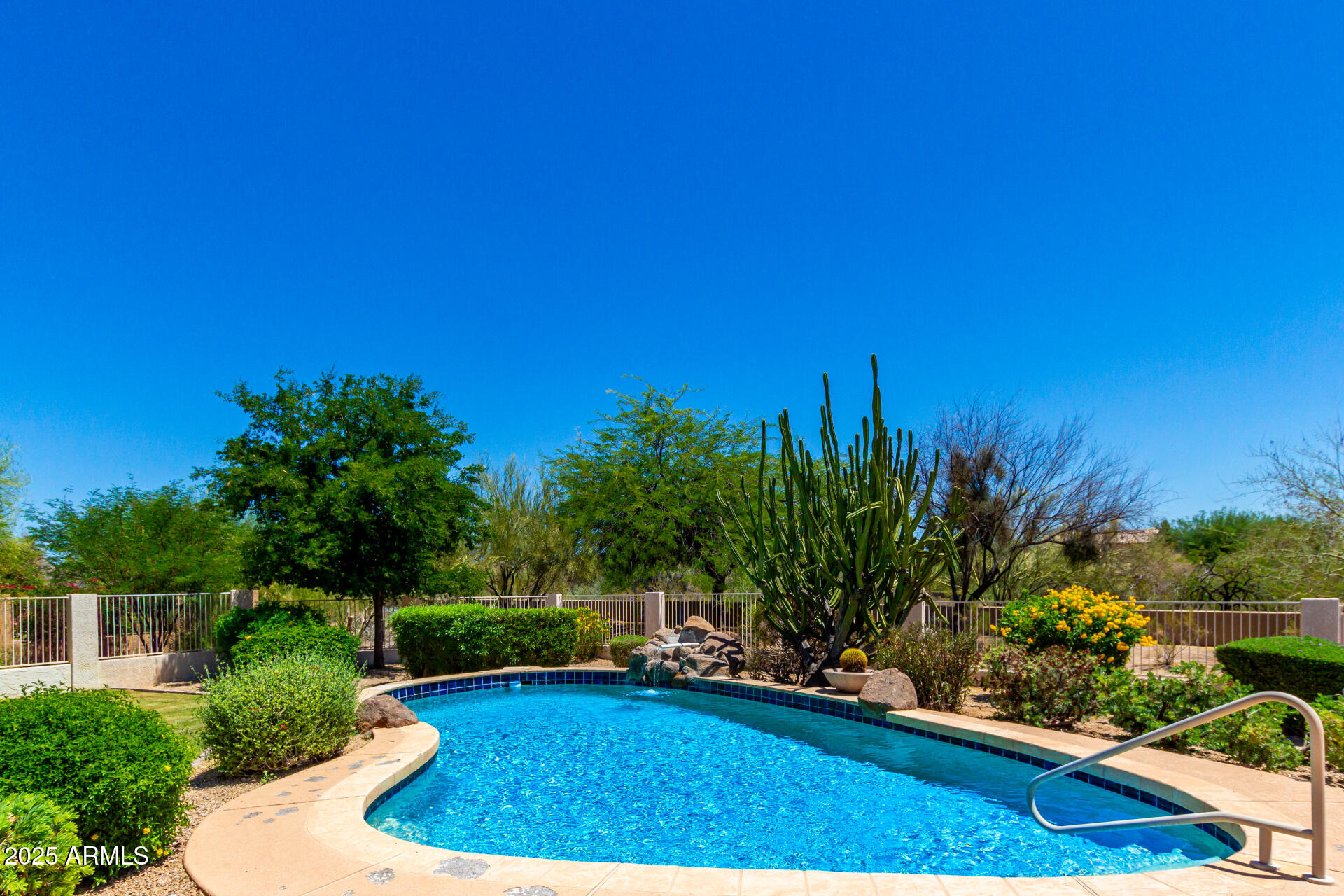 4633 E CHAPAROSA Way