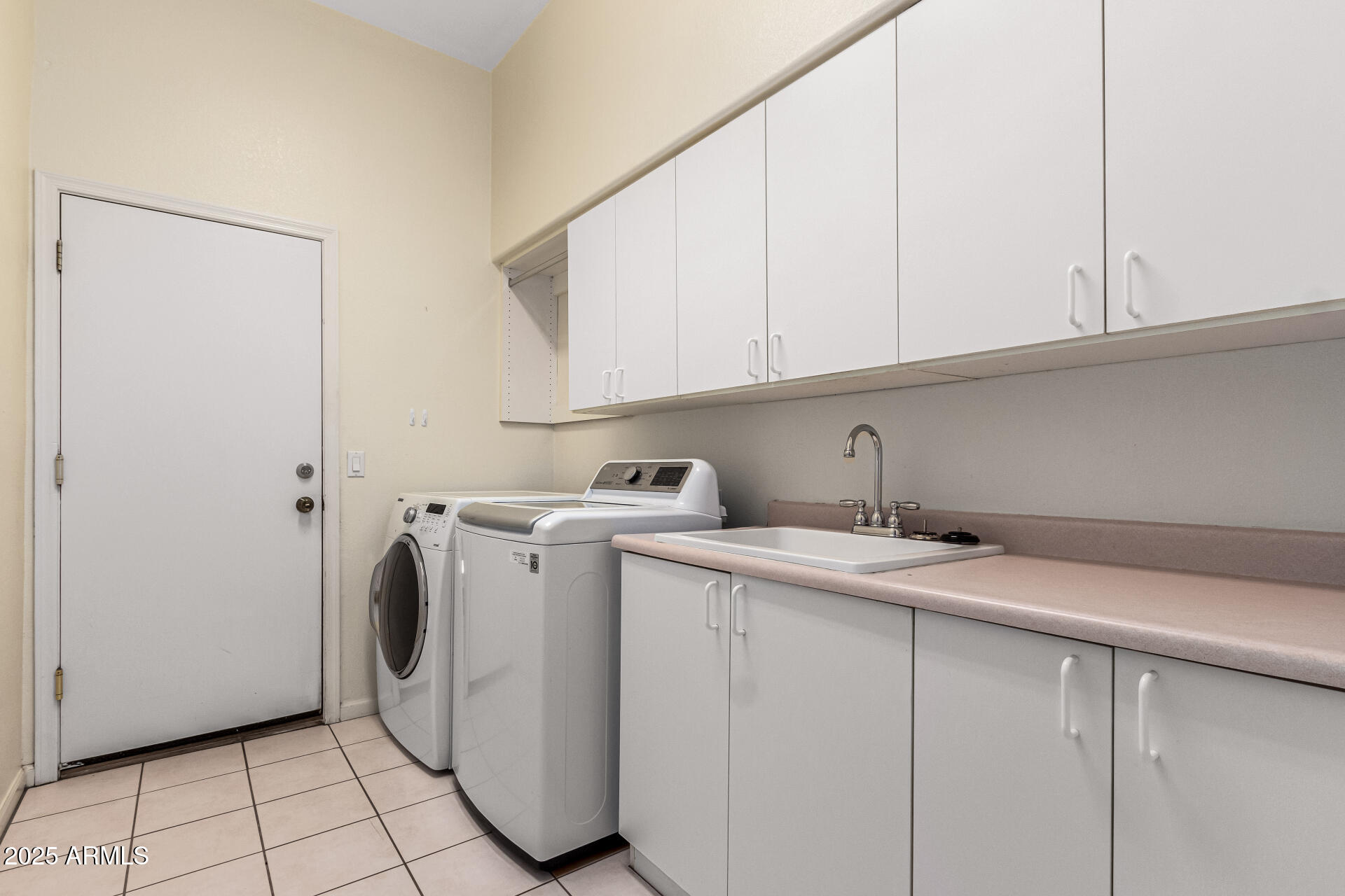 4633 E CHAPAROSA Way