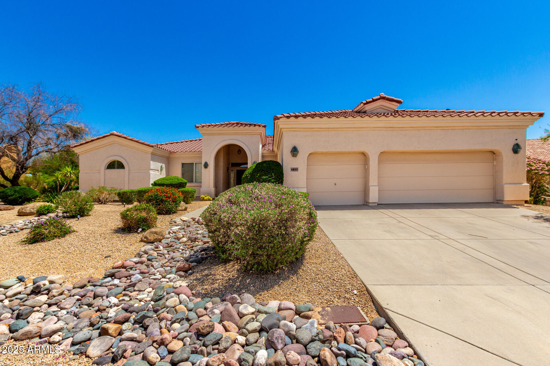 4633 E CHAPAROSA Way