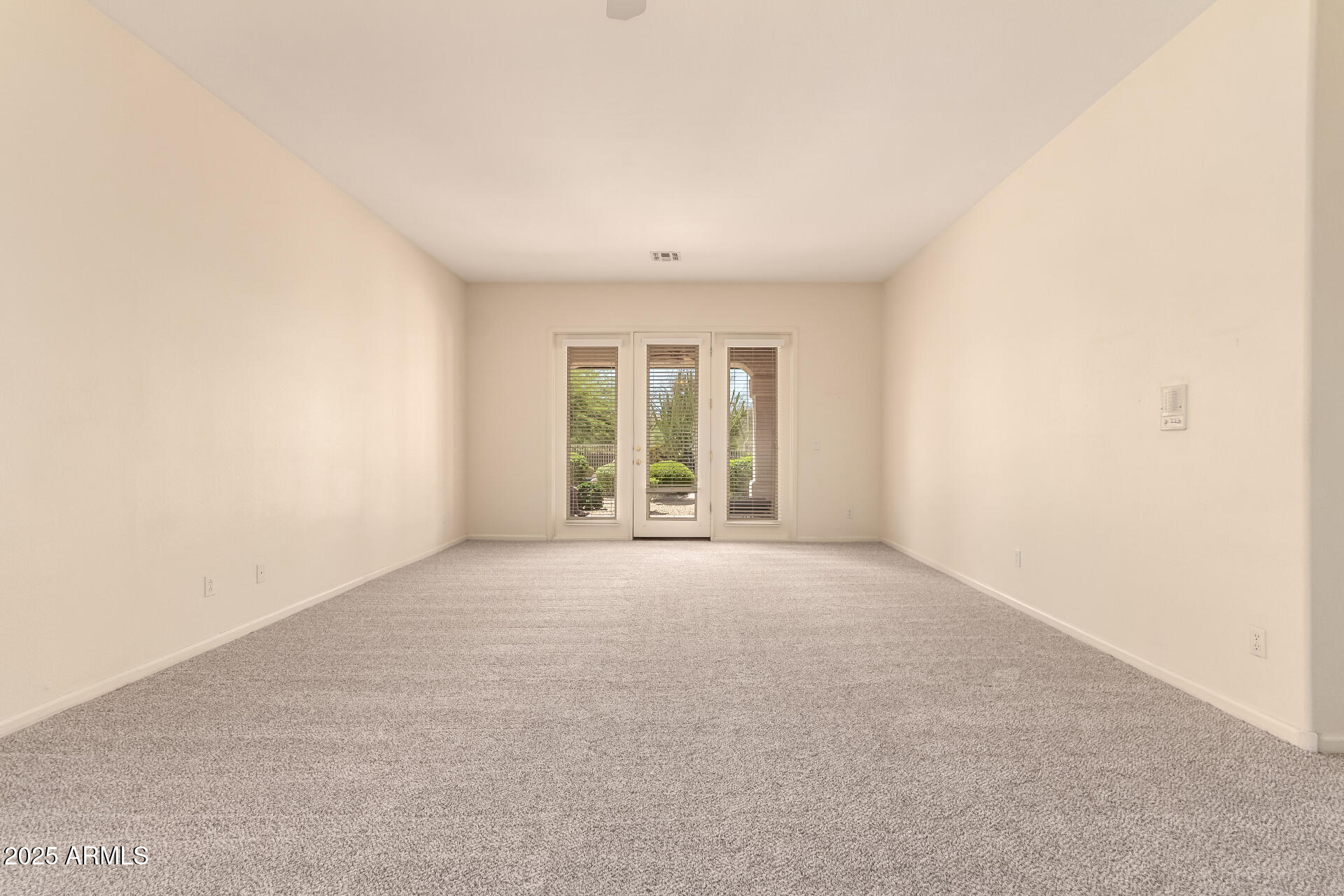 4633 E CHAPAROSA Way