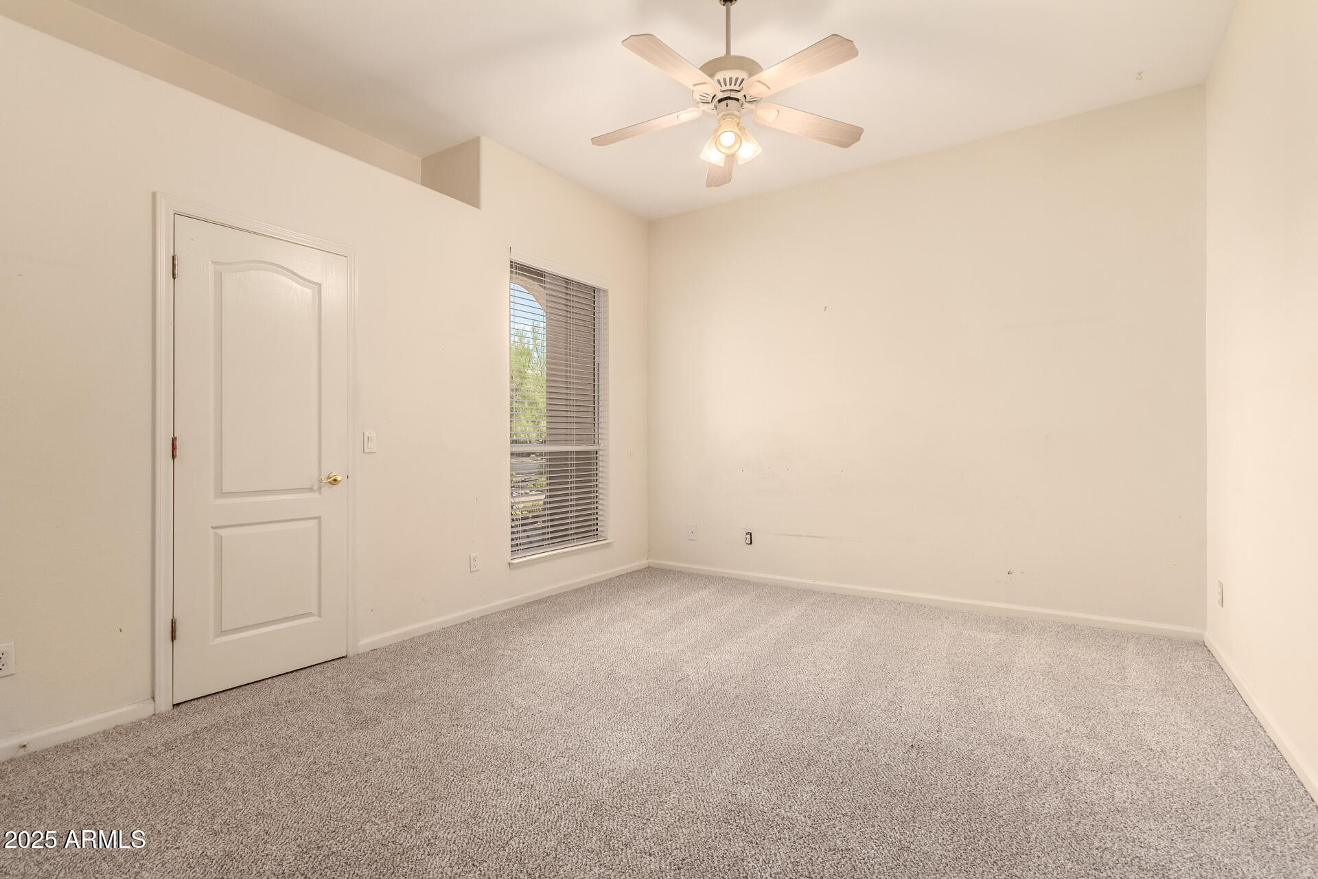 4633 E CHAPAROSA Way