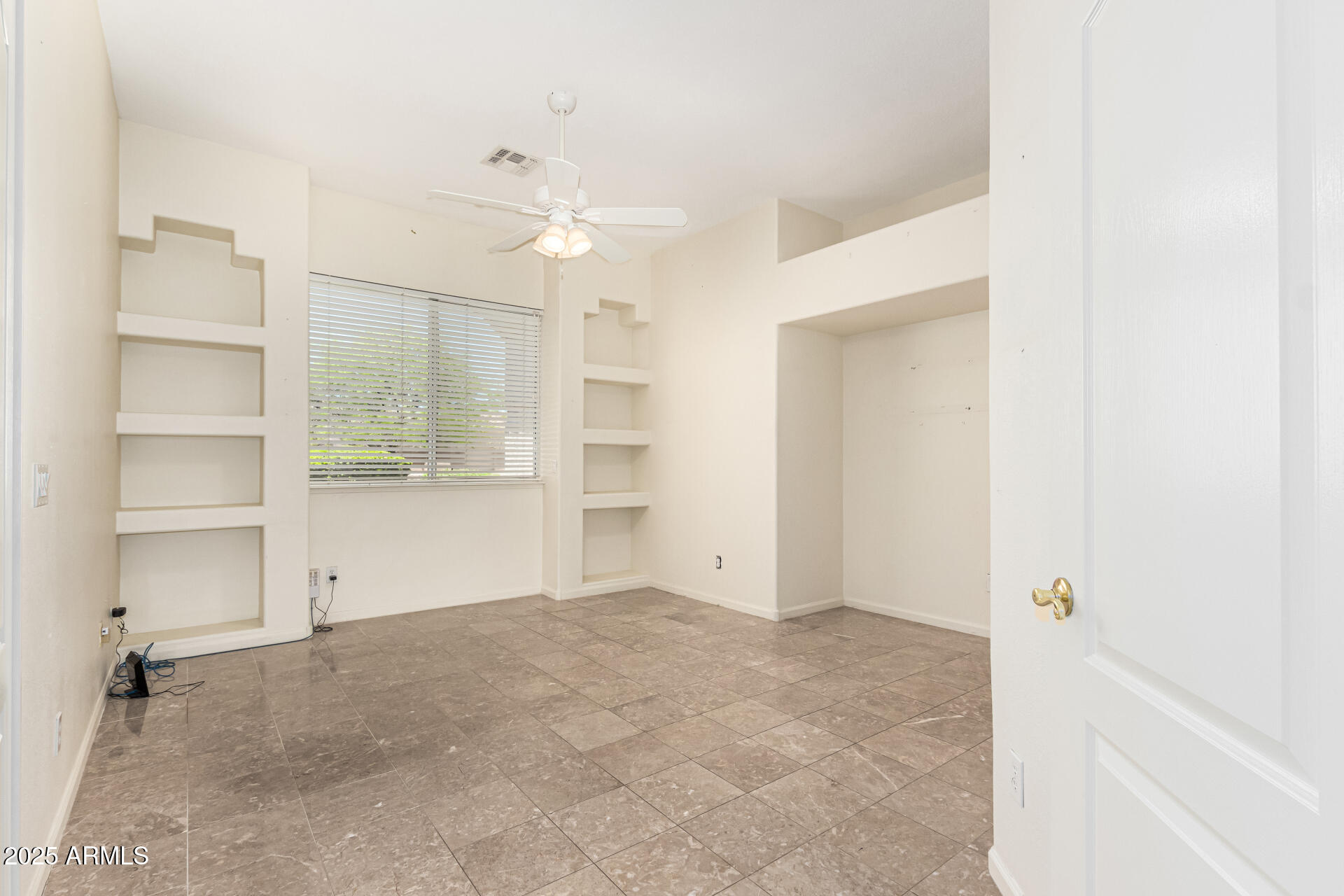 4633 E CHAPAROSA Way