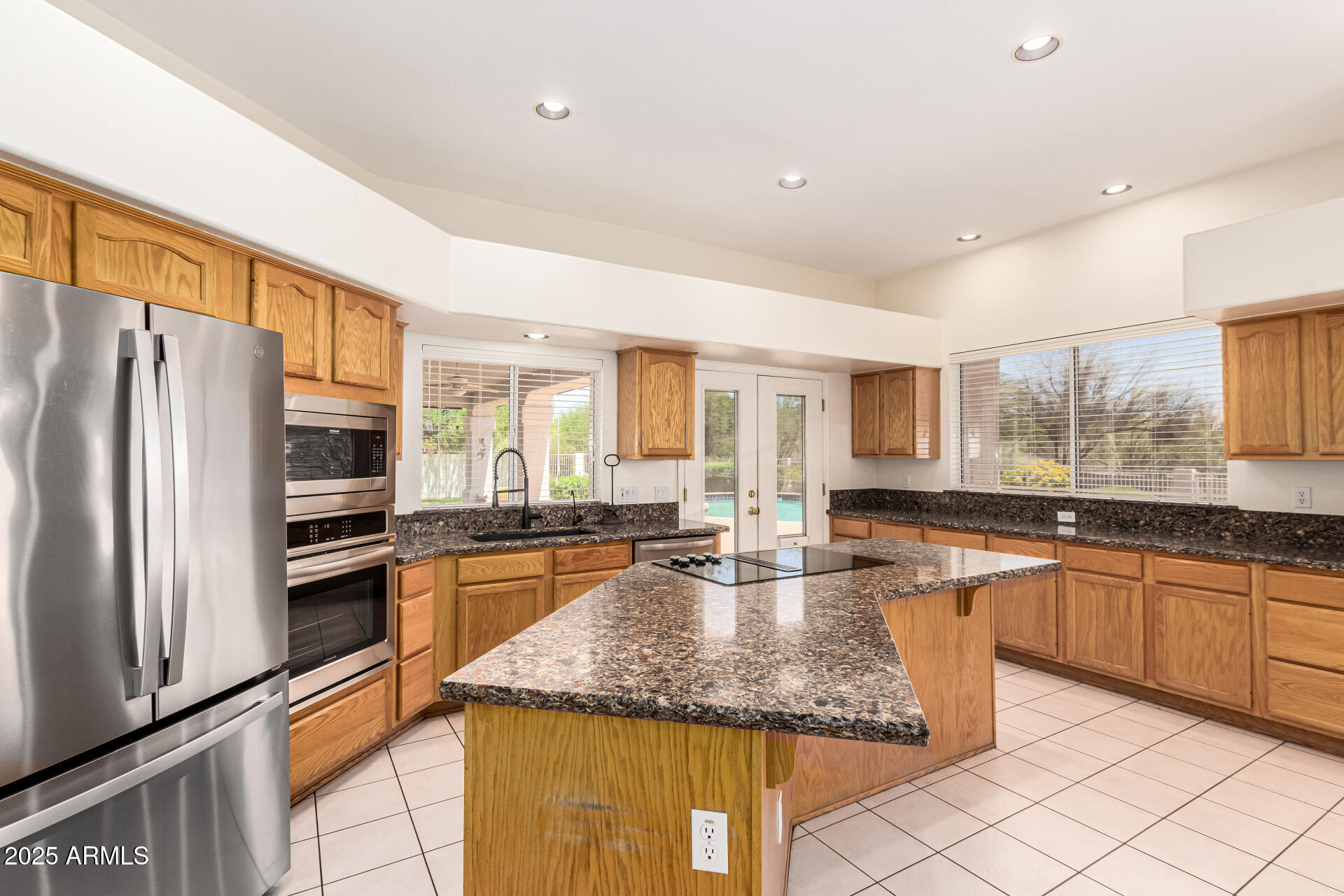 4633 E CHAPAROSA Way