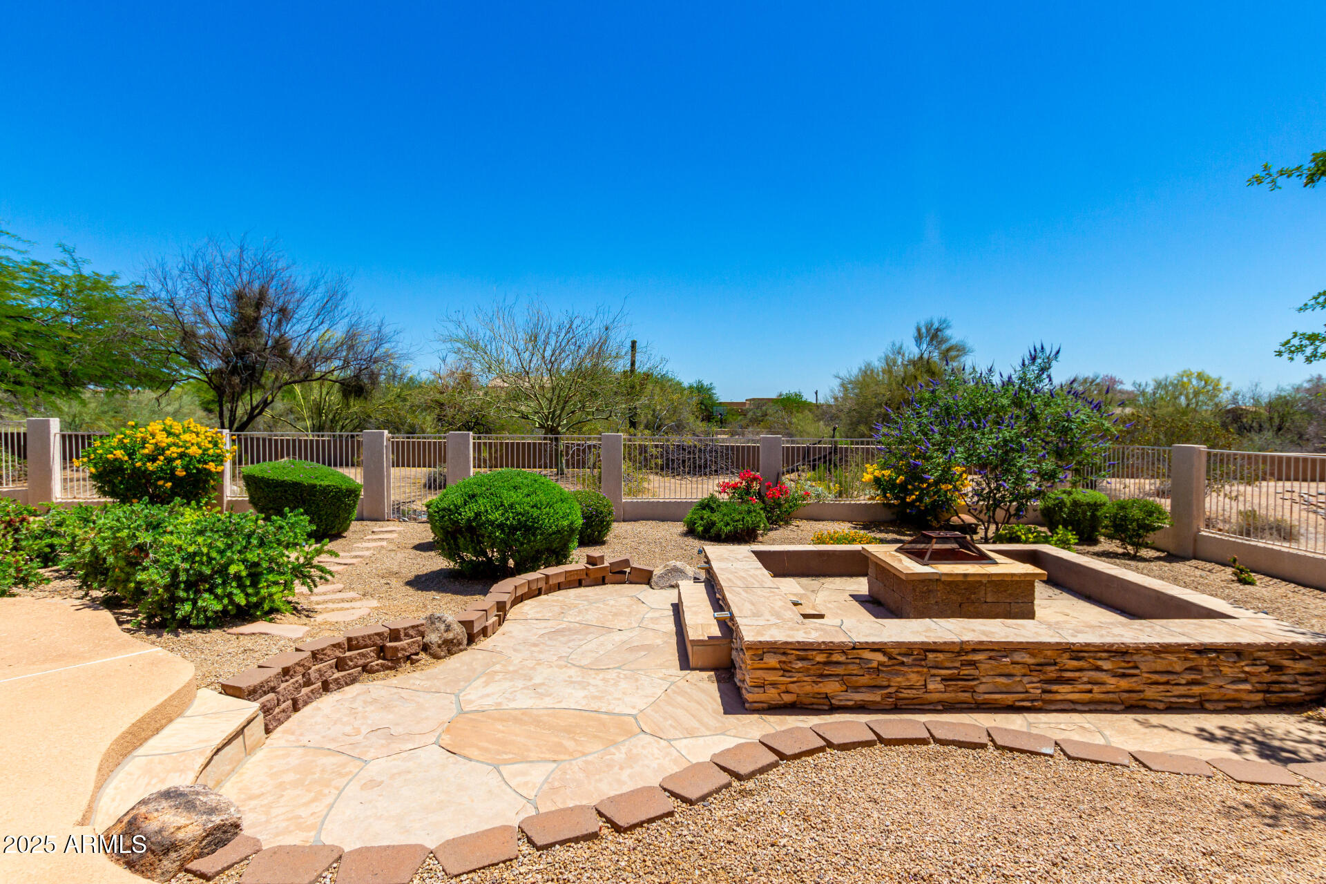 4633 E CHAPAROSA Way