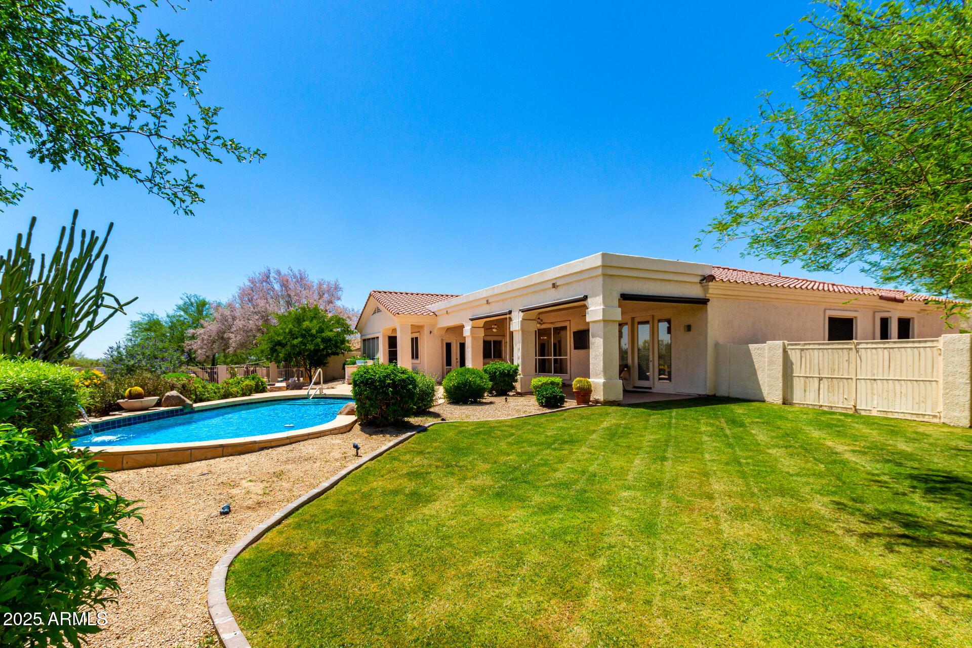 4633 E CHAPAROSA Way