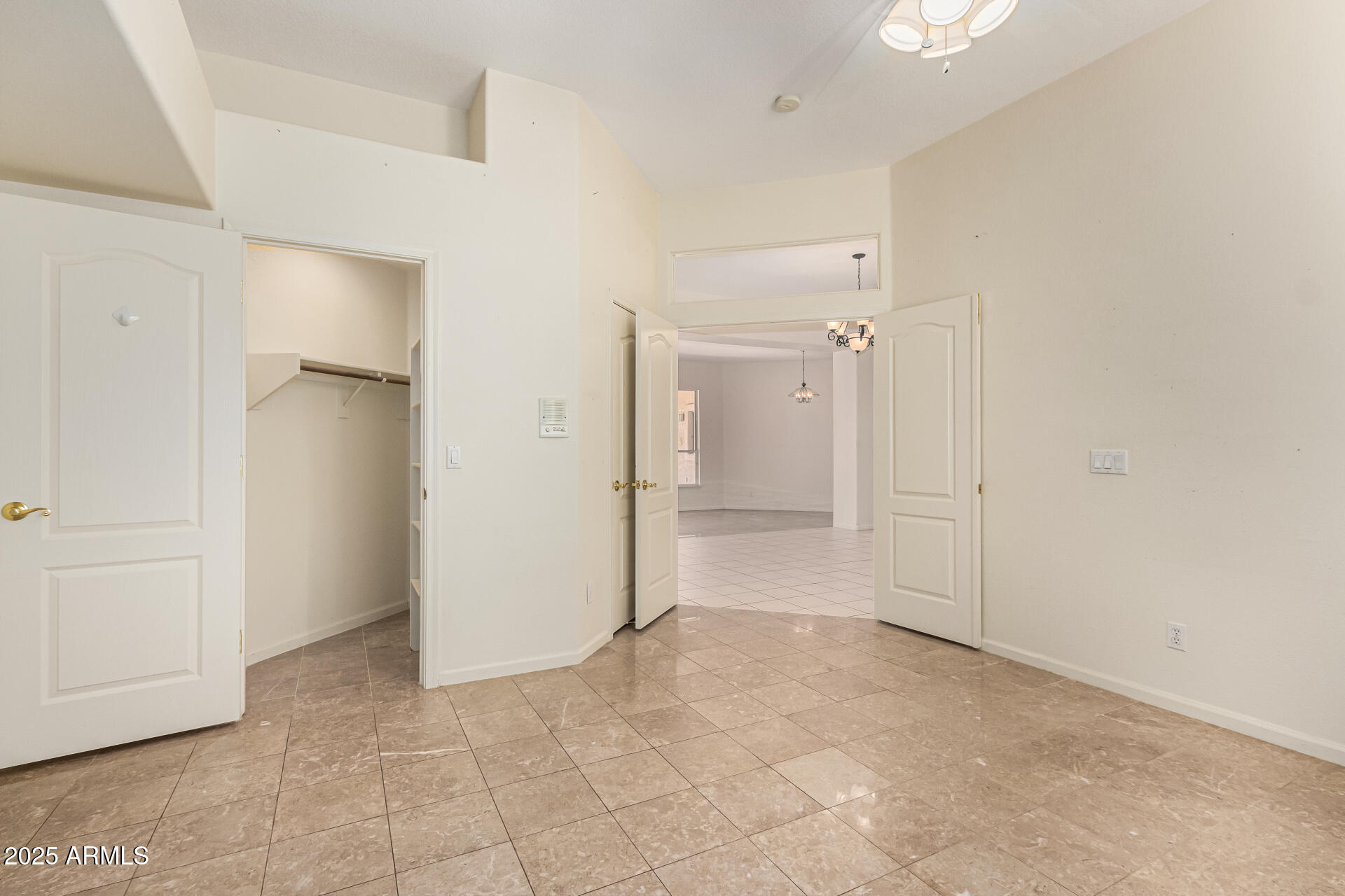 4633 E CHAPAROSA Way