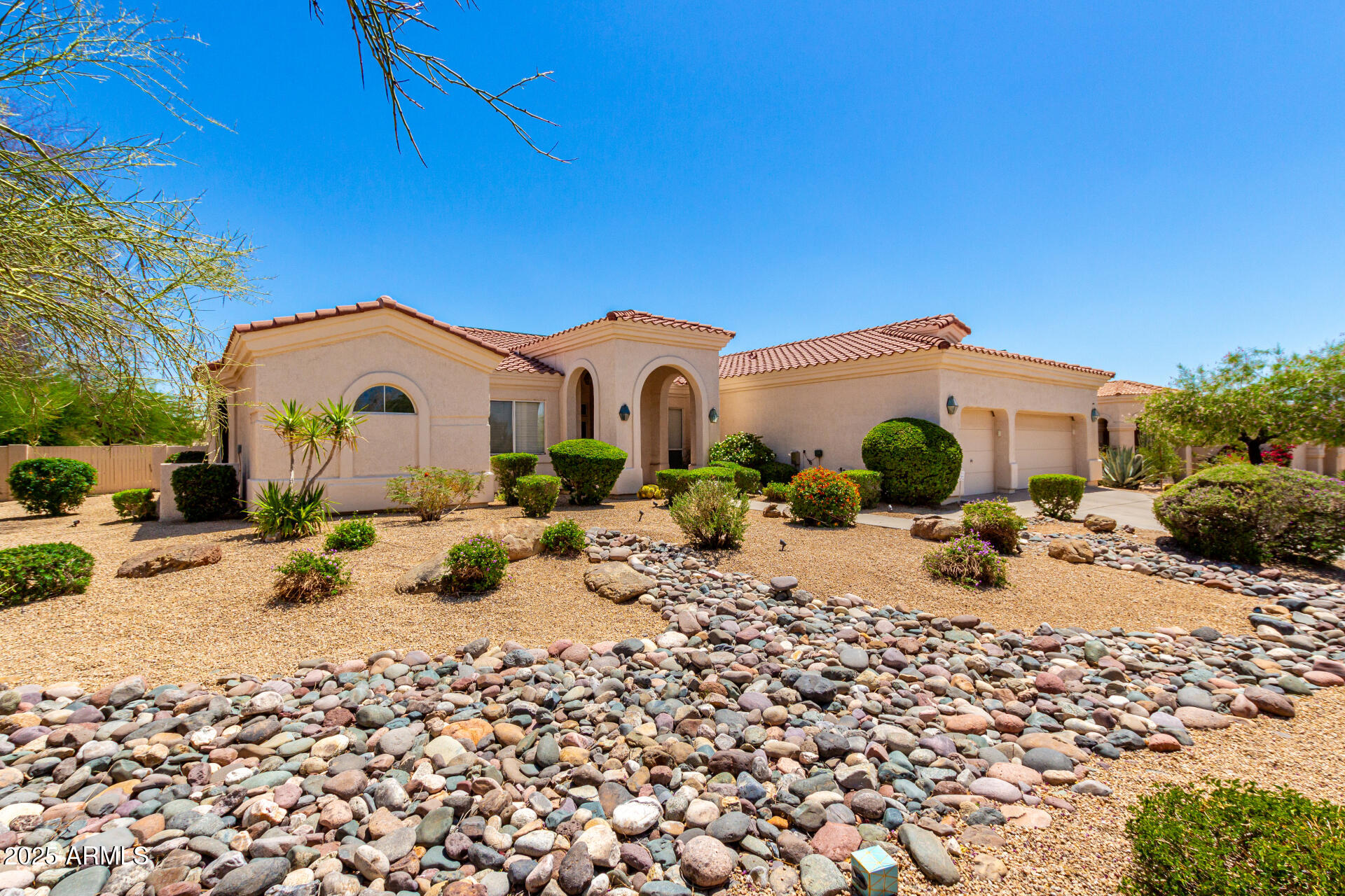 4633 E CHAPAROSA Way