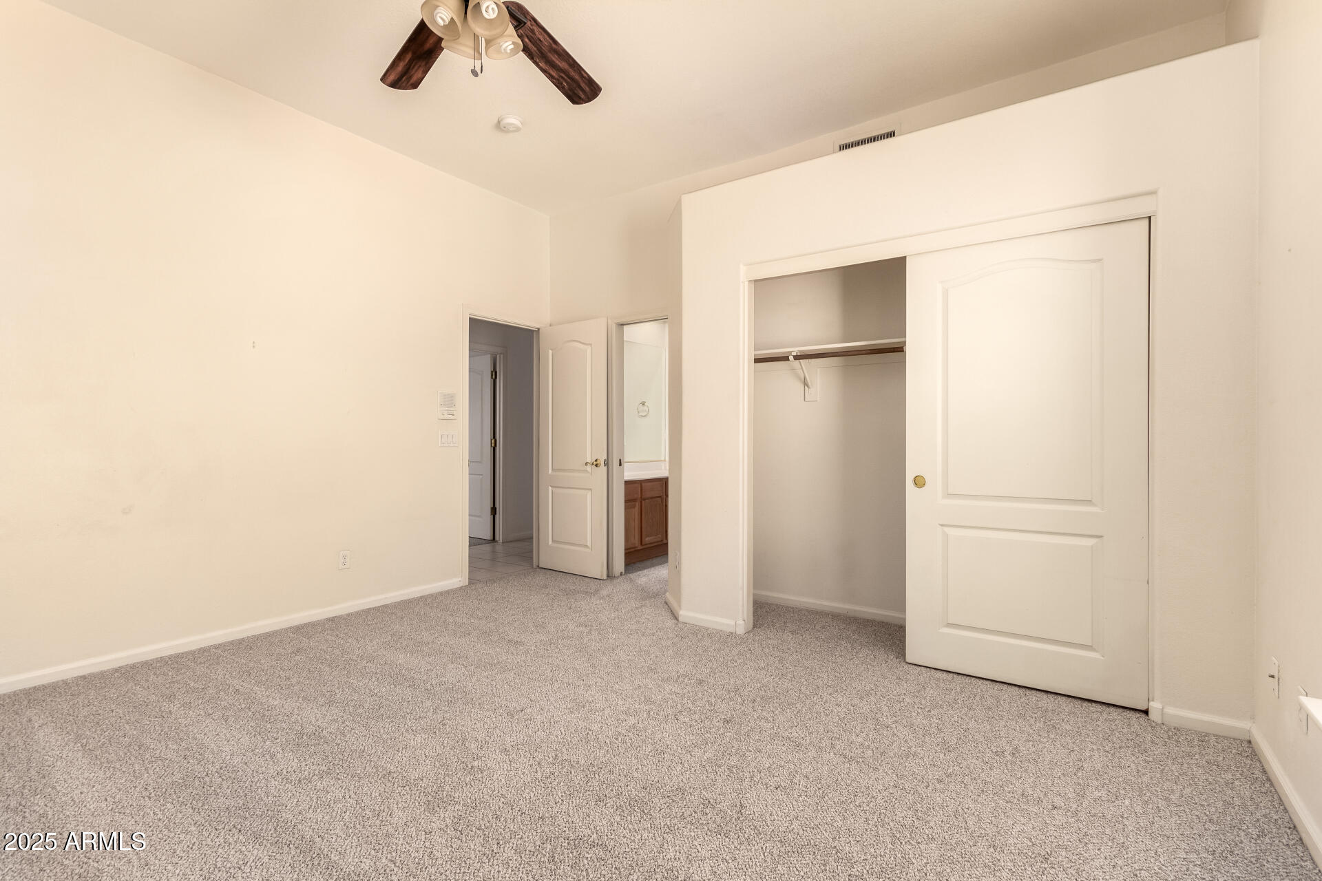 4633 E CHAPAROSA Way