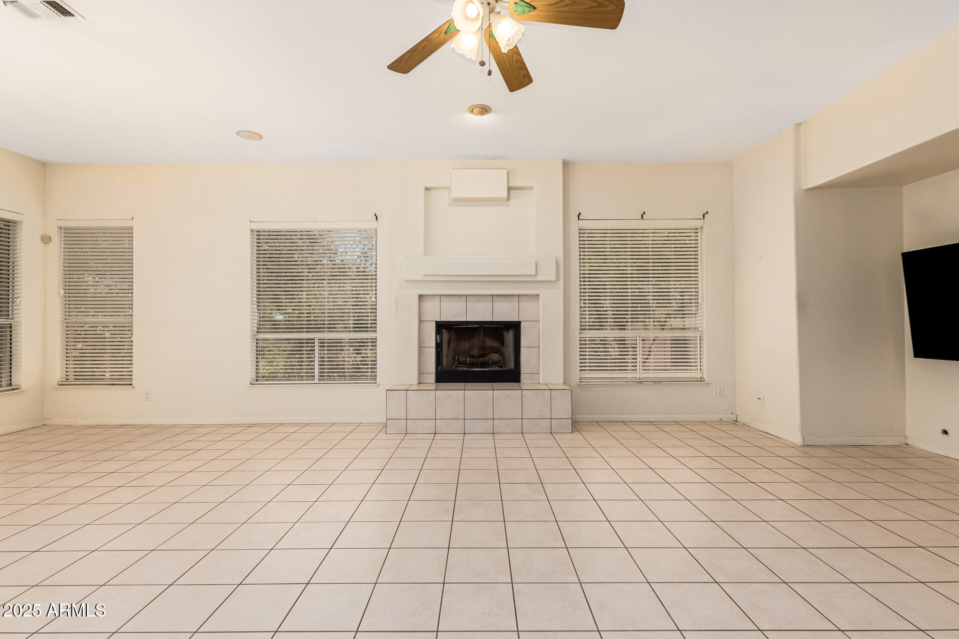 4633 E CHAPAROSA Way