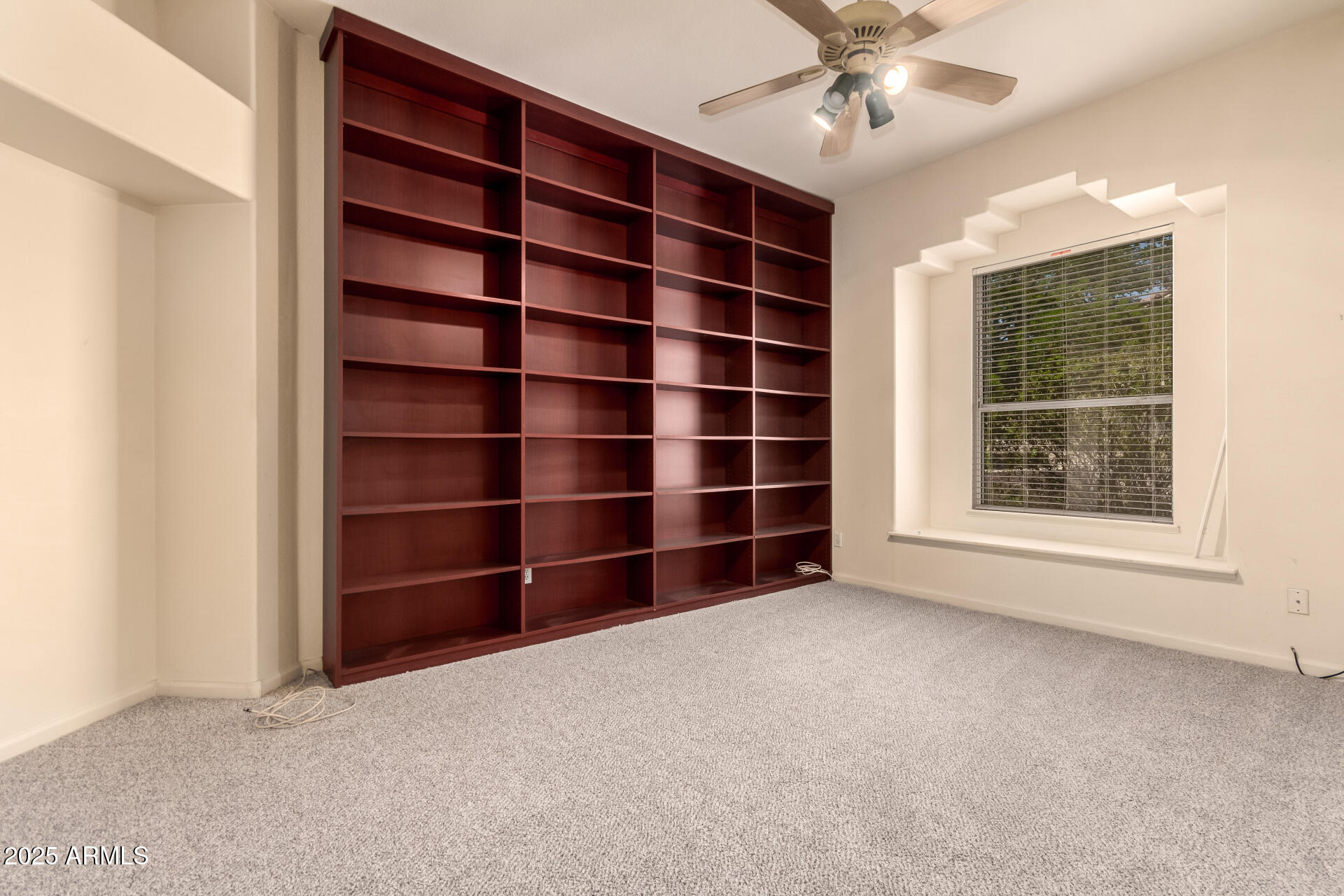 4633 E CHAPAROSA Way