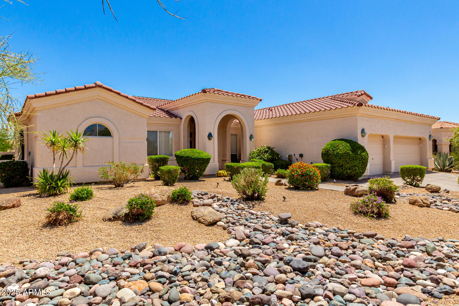 4633 E CHAPAROSA Way