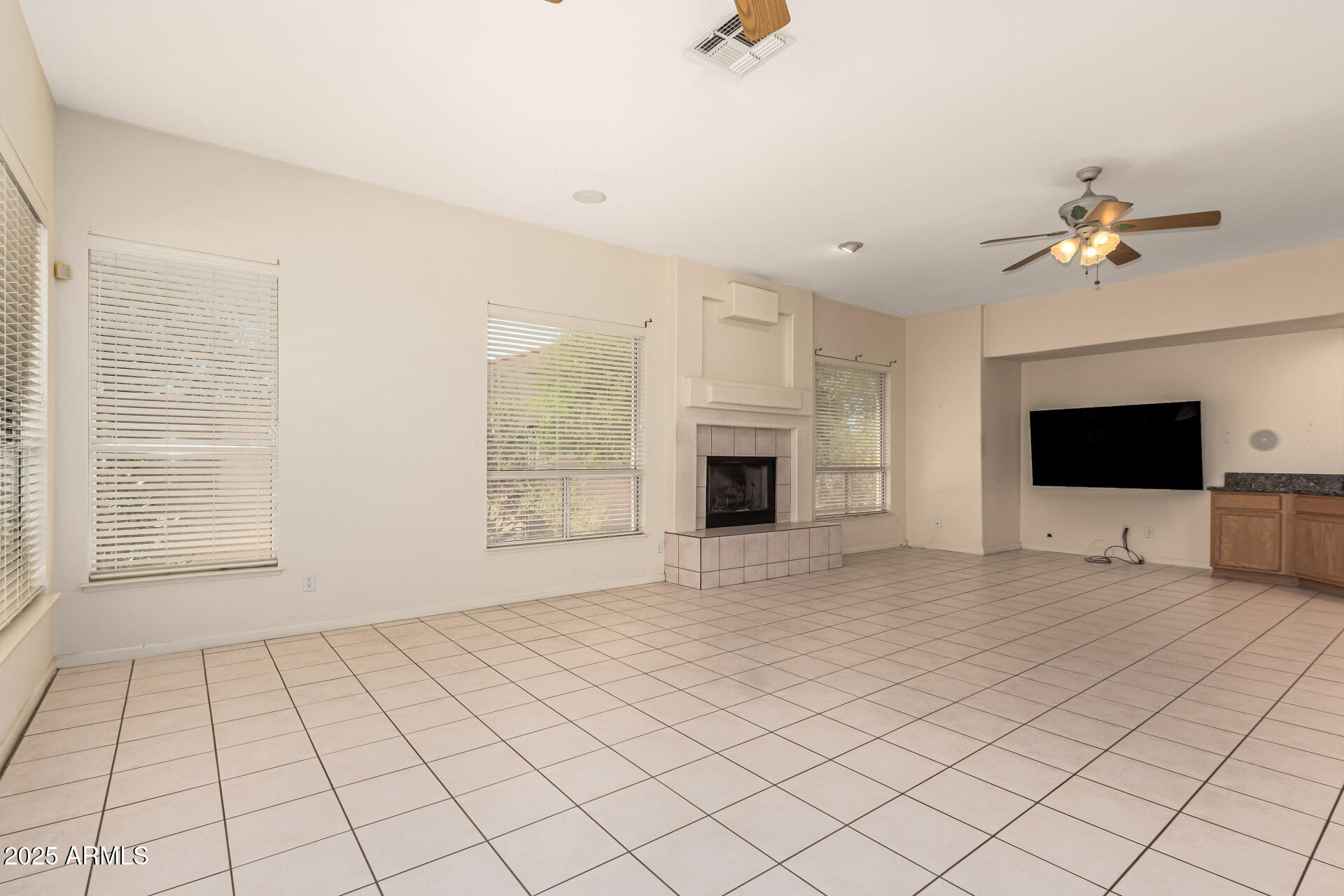 4633 E CHAPAROSA Way