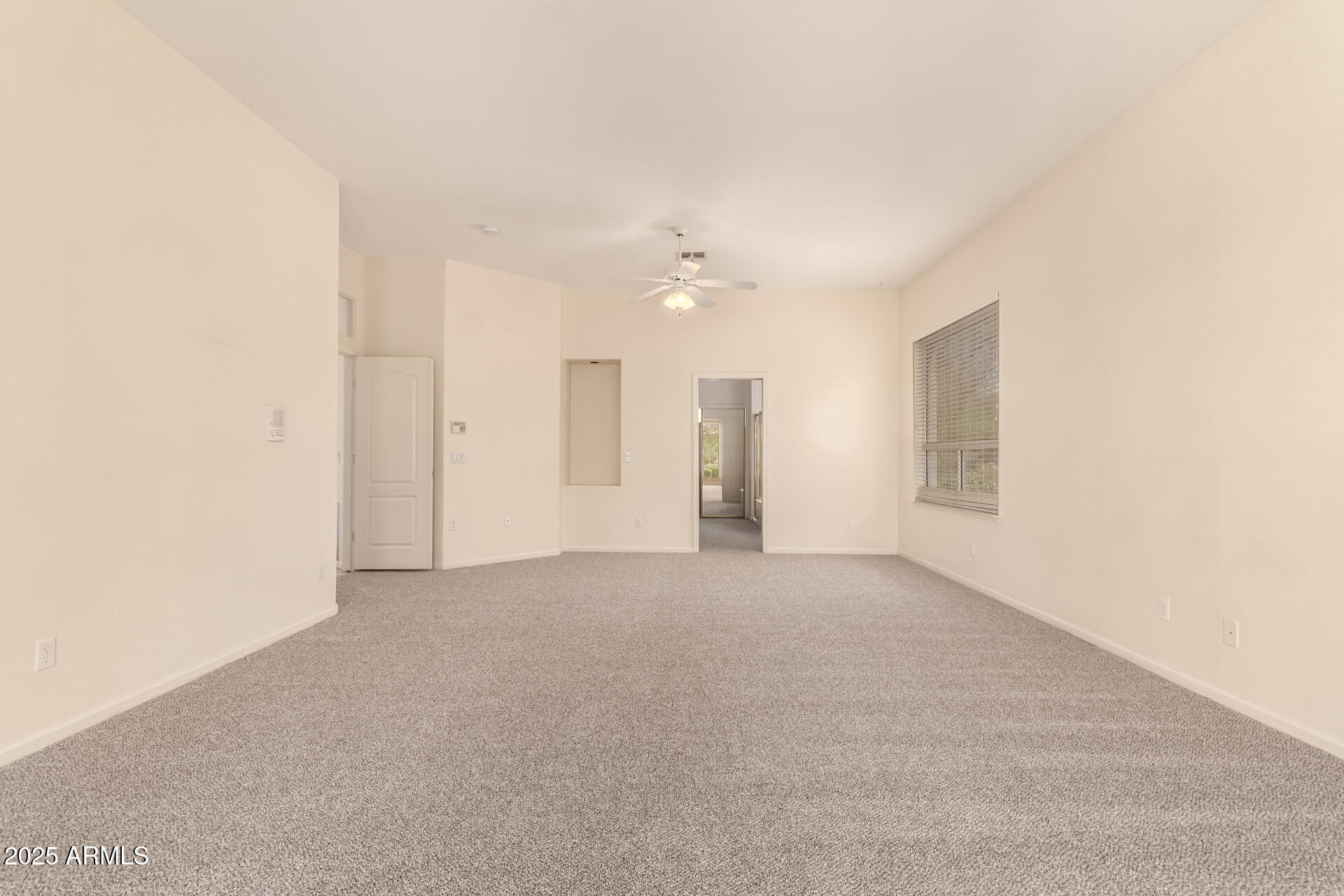 4633 E CHAPAROSA Way