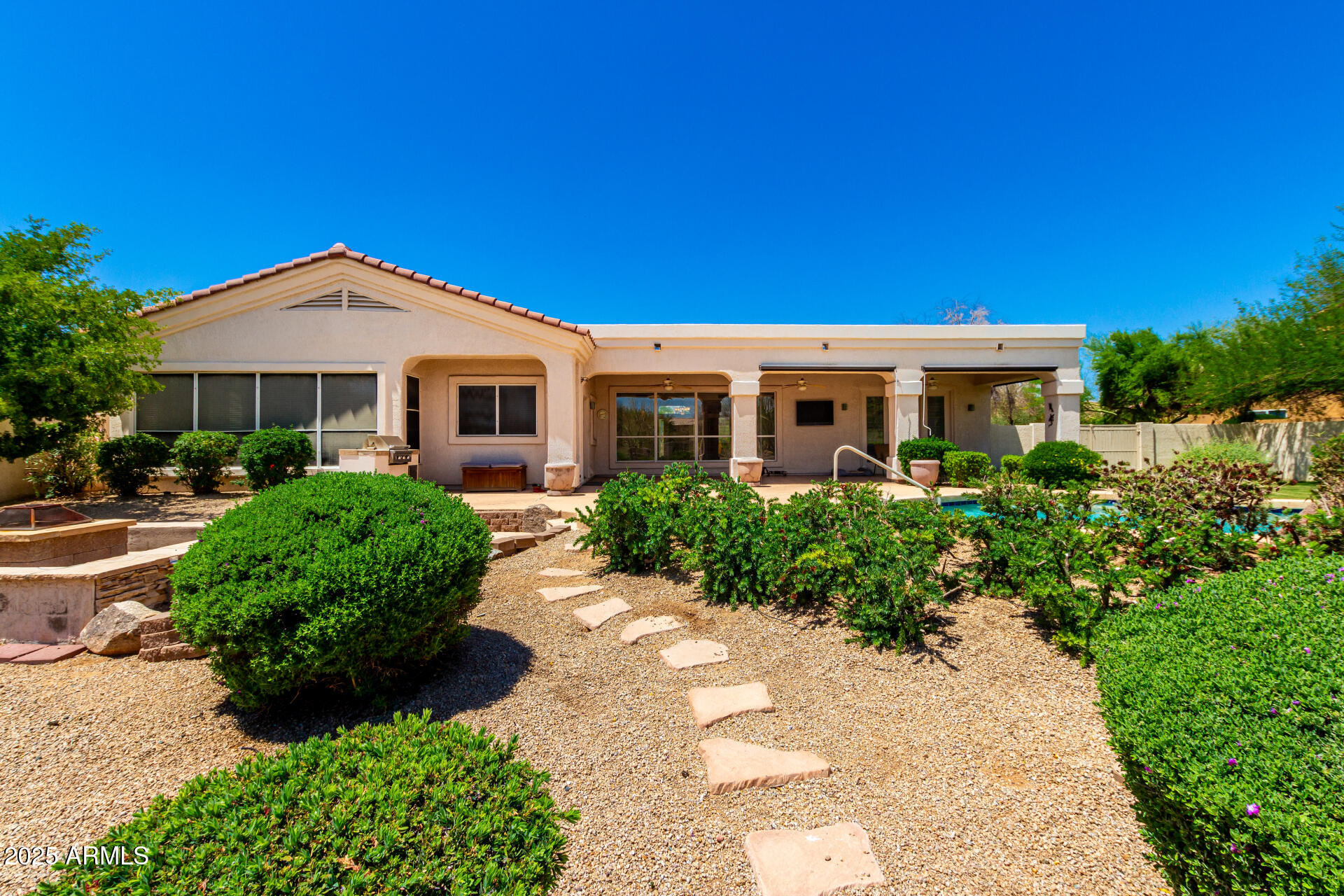 4633 E CHAPAROSA Way