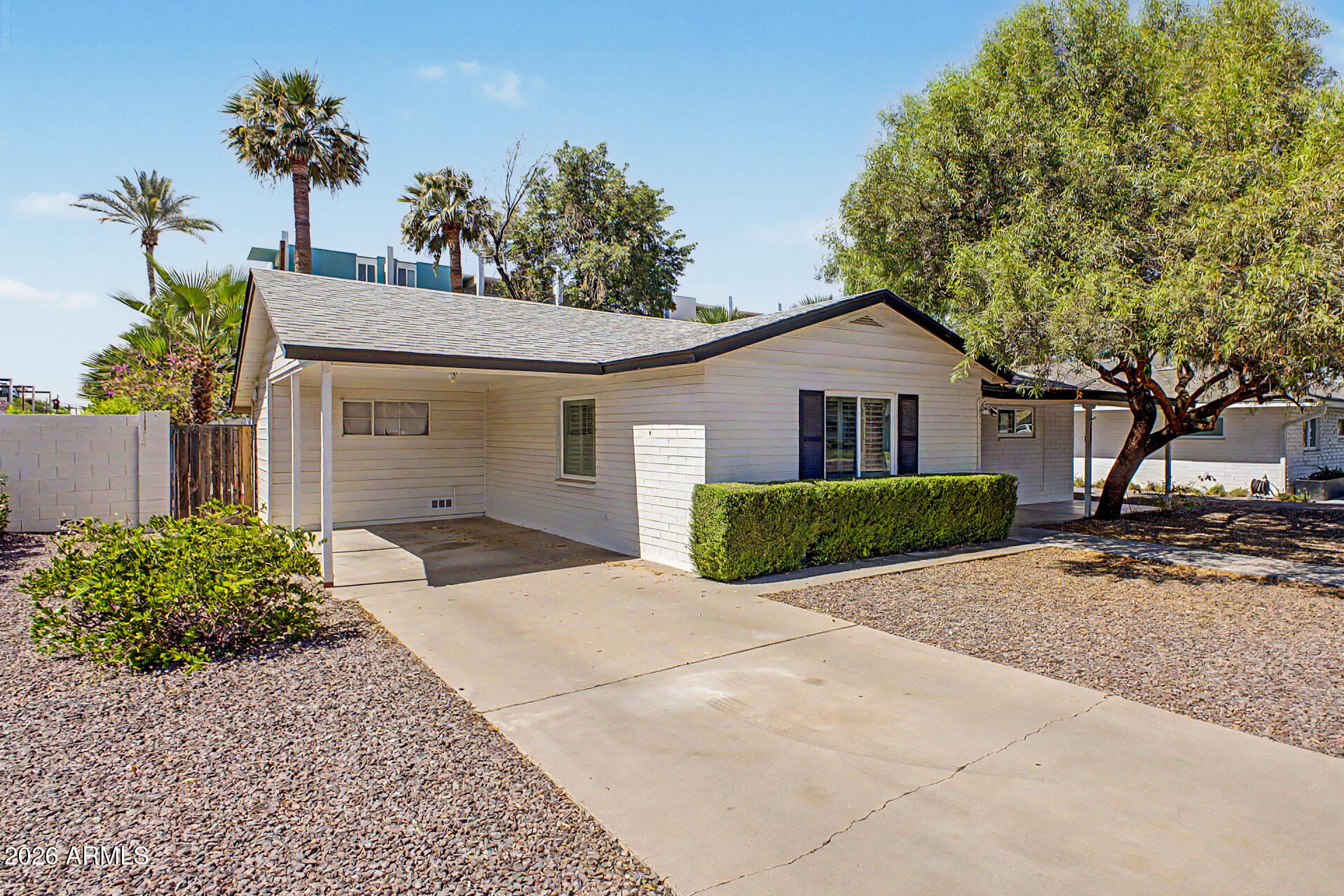3547 E Meadowbrook Avenue