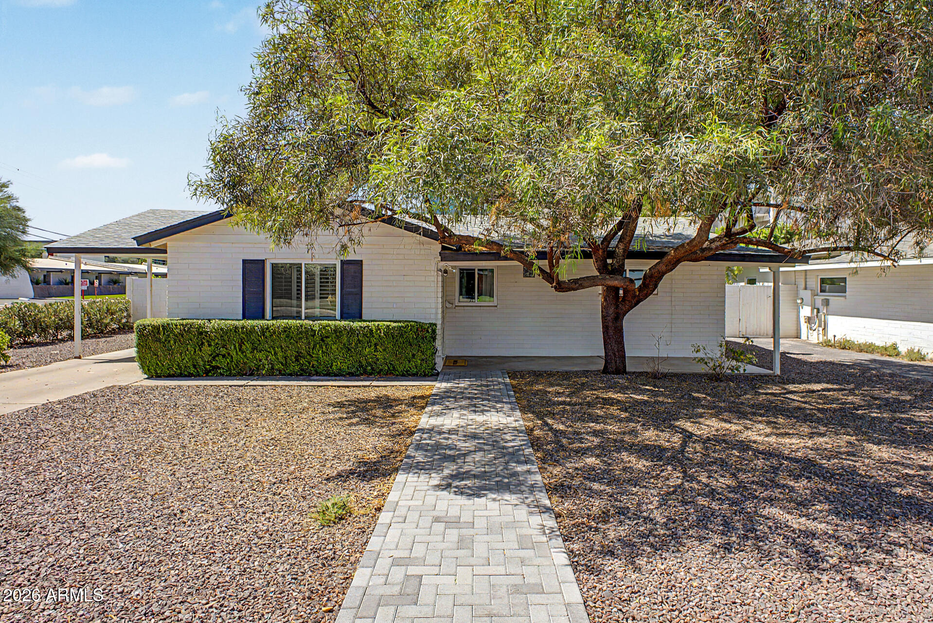 3547 E Meadowbrook Avenue