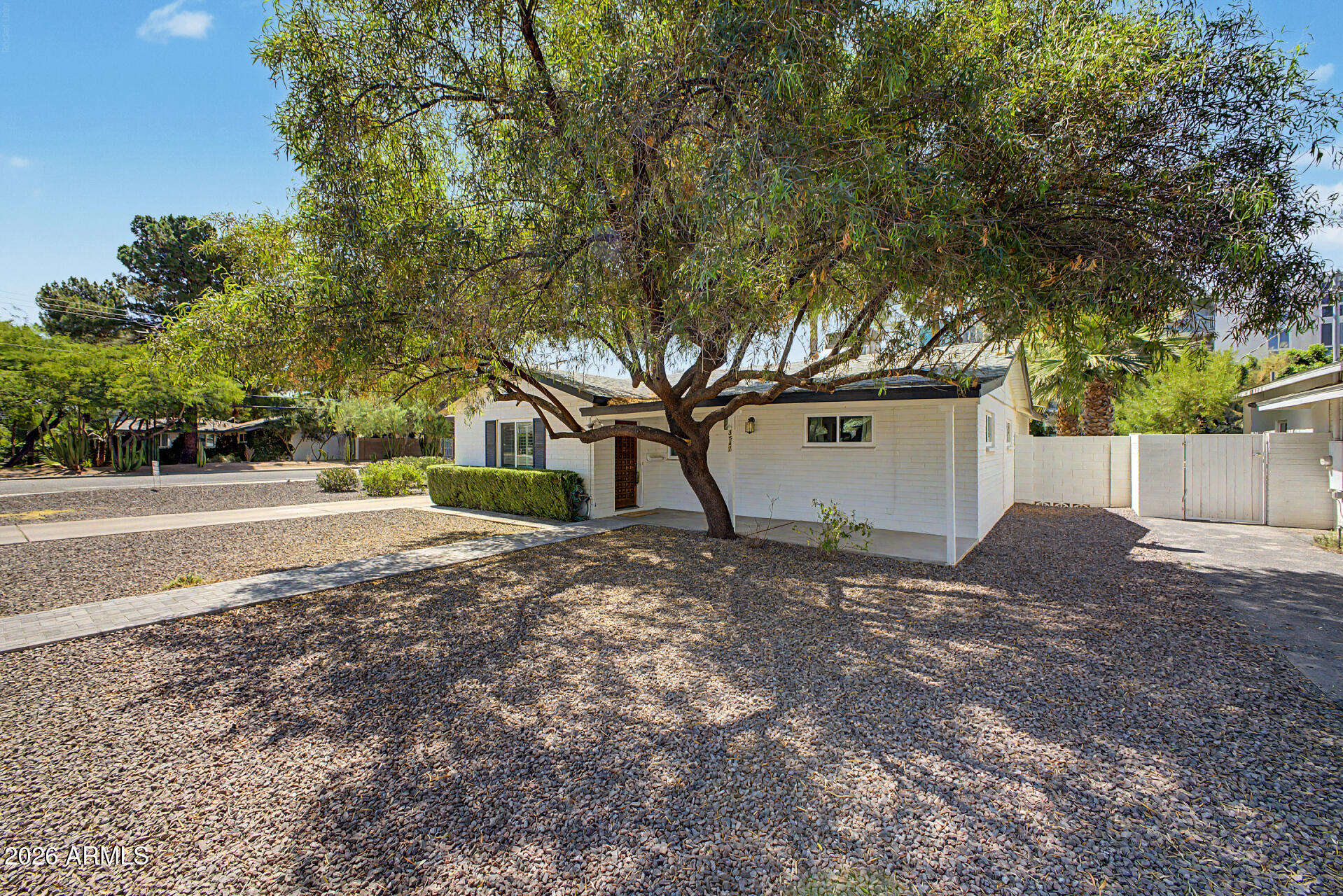 3547 E Meadowbrook Avenue