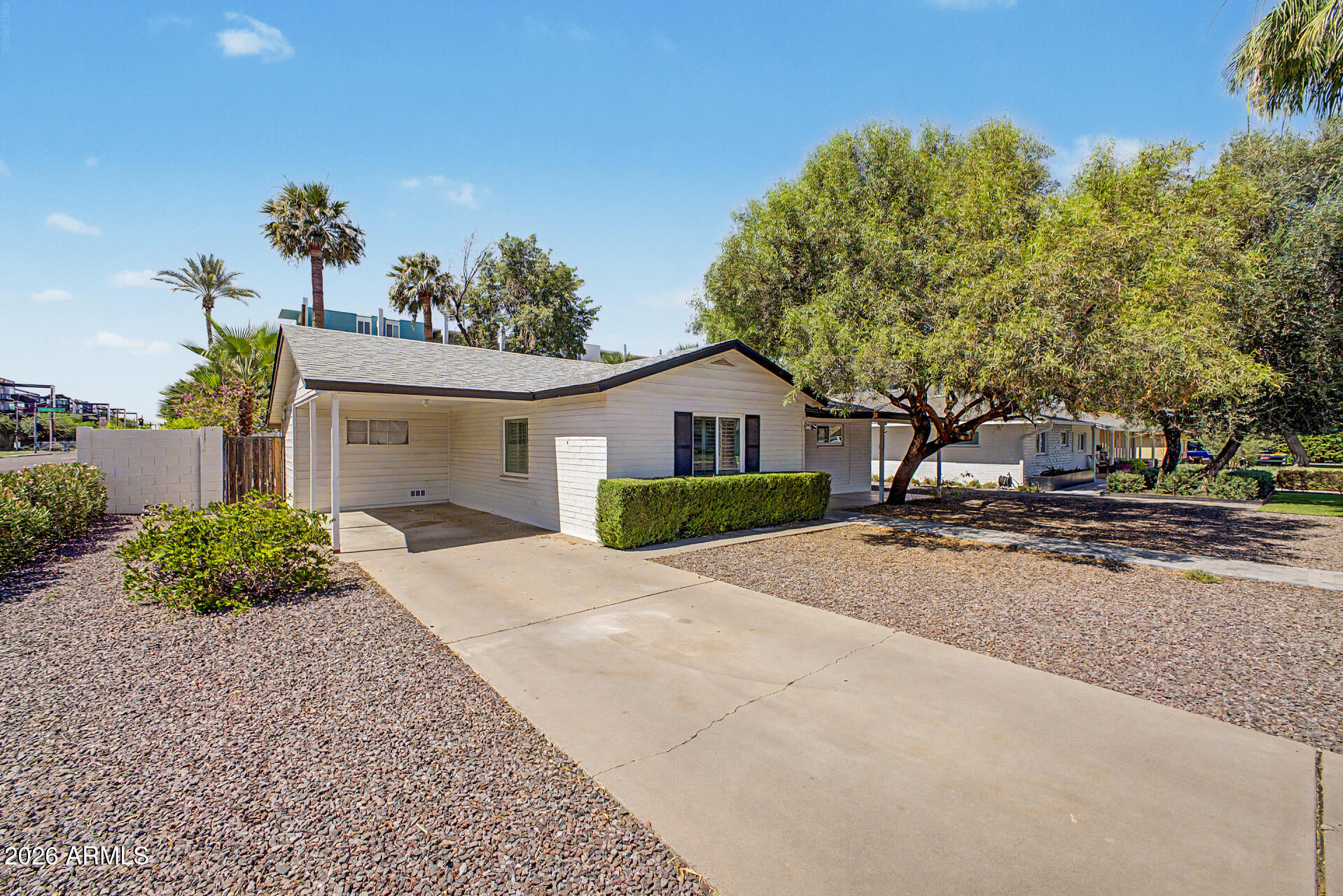 3547 E Meadowbrook Avenue