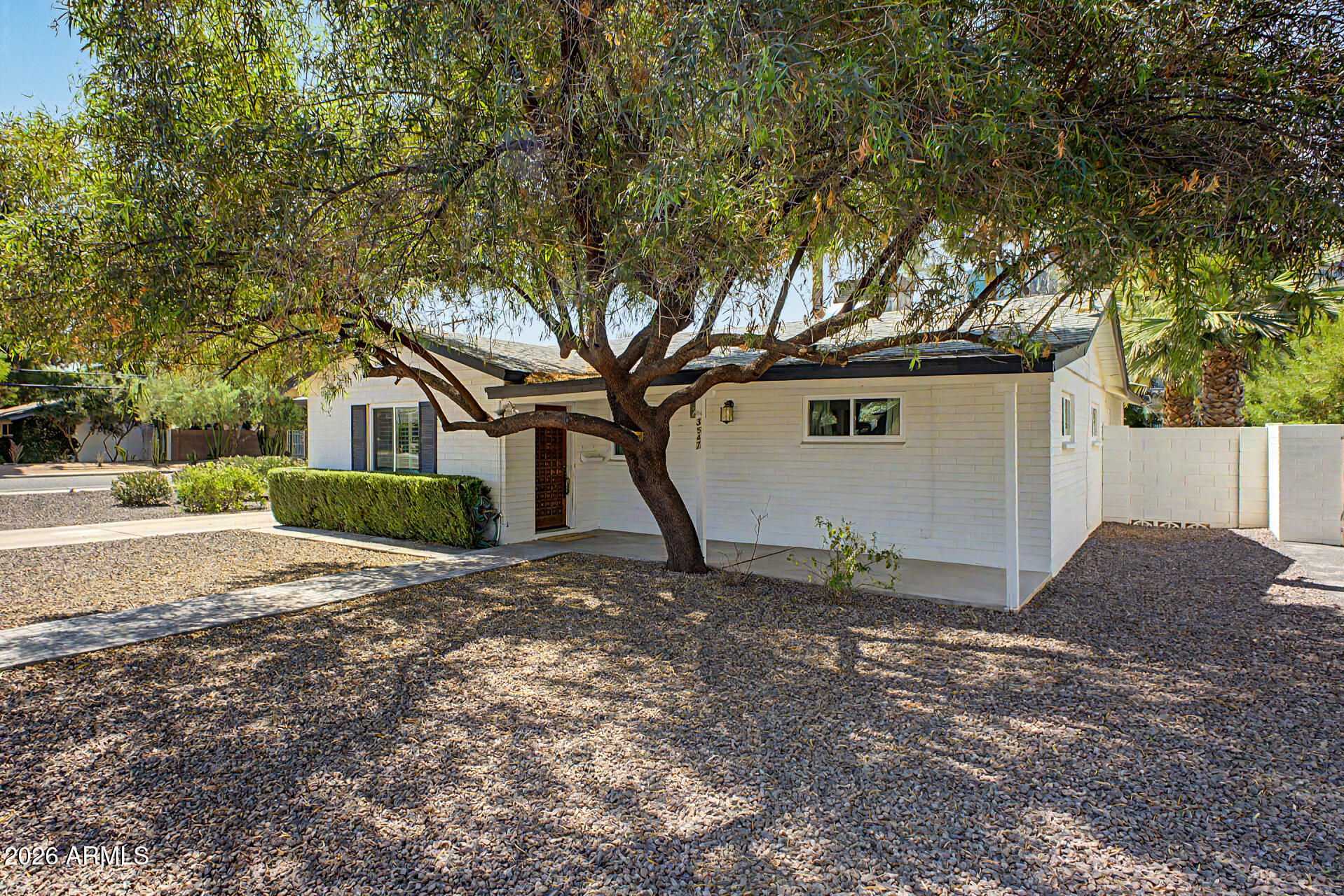 3547 E Meadowbrook Avenue