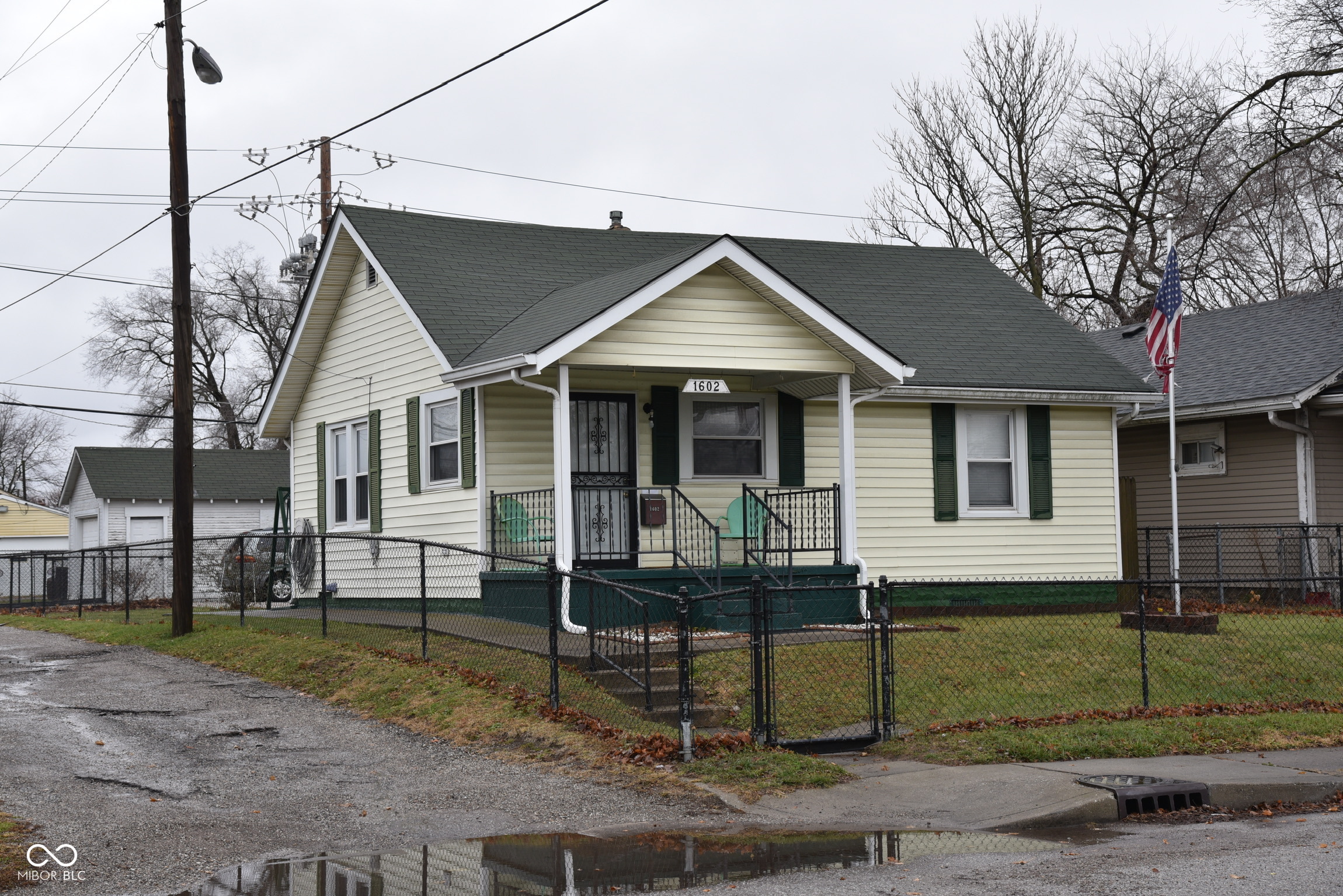 1602 Hoefgen Street