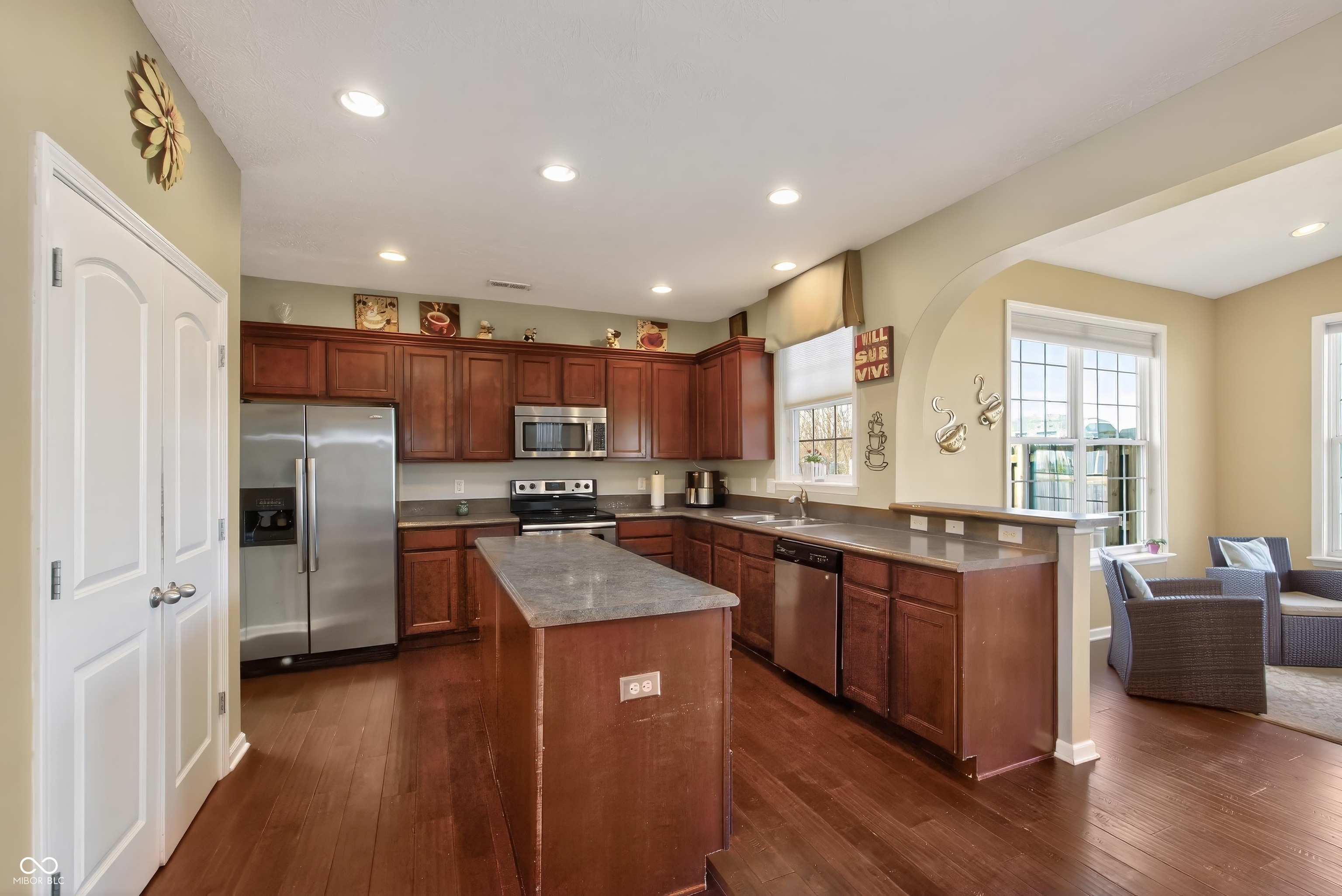 6928 W Winding Bend