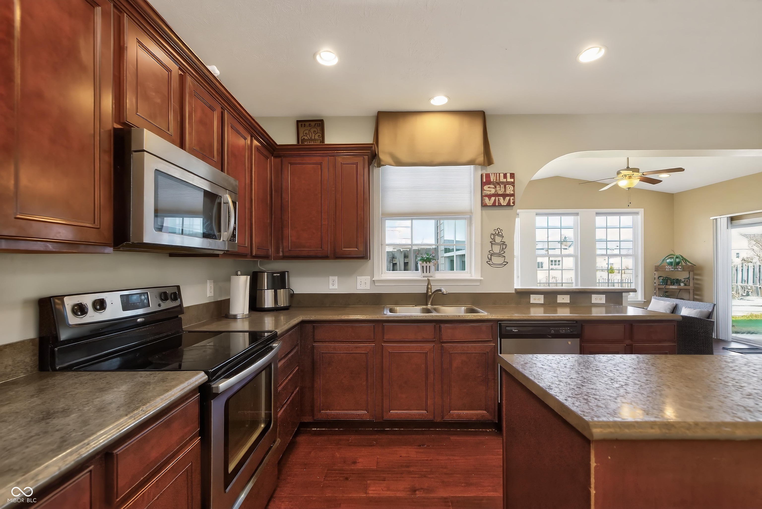 6928 W Winding Bend
