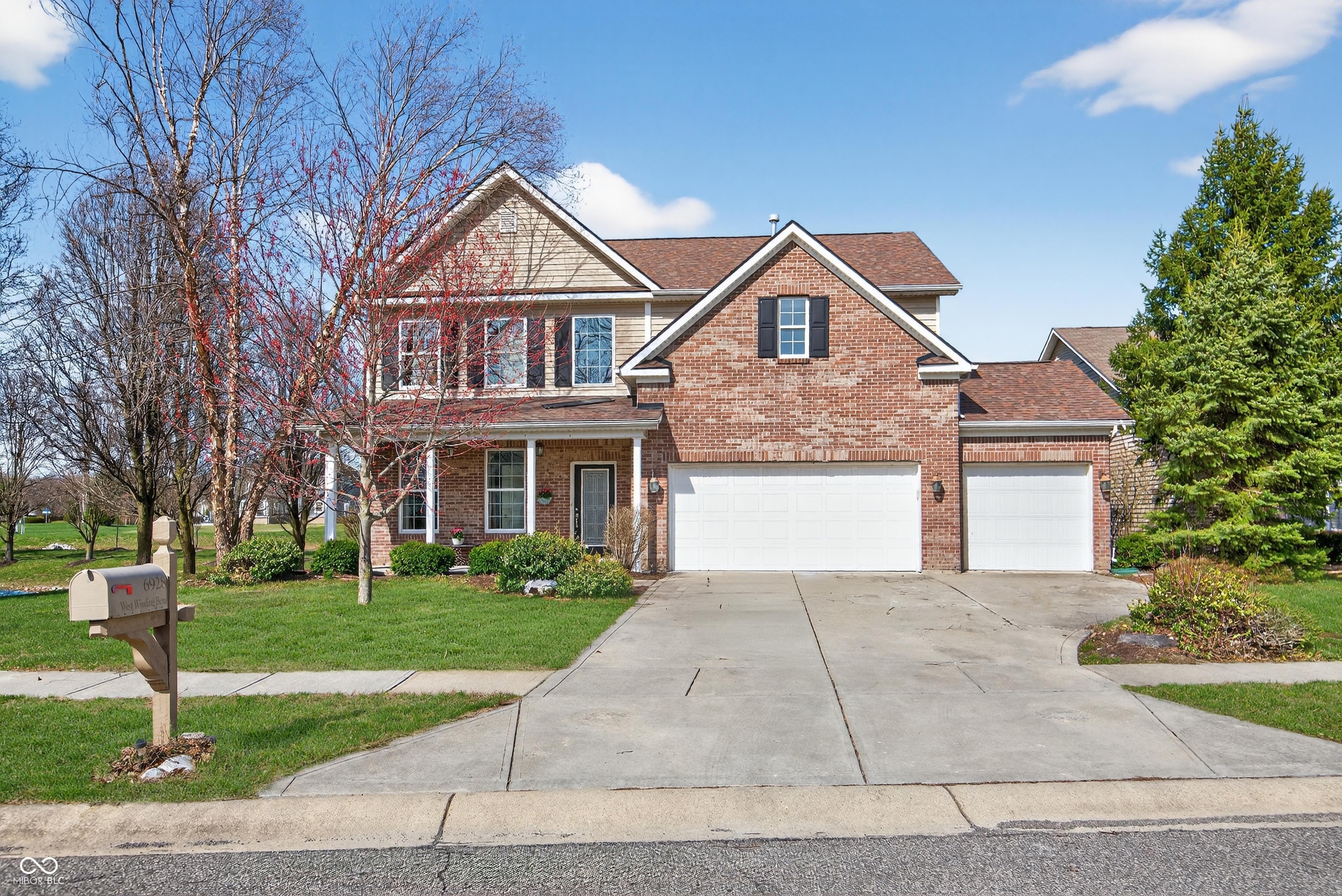 6928 W Winding Bend