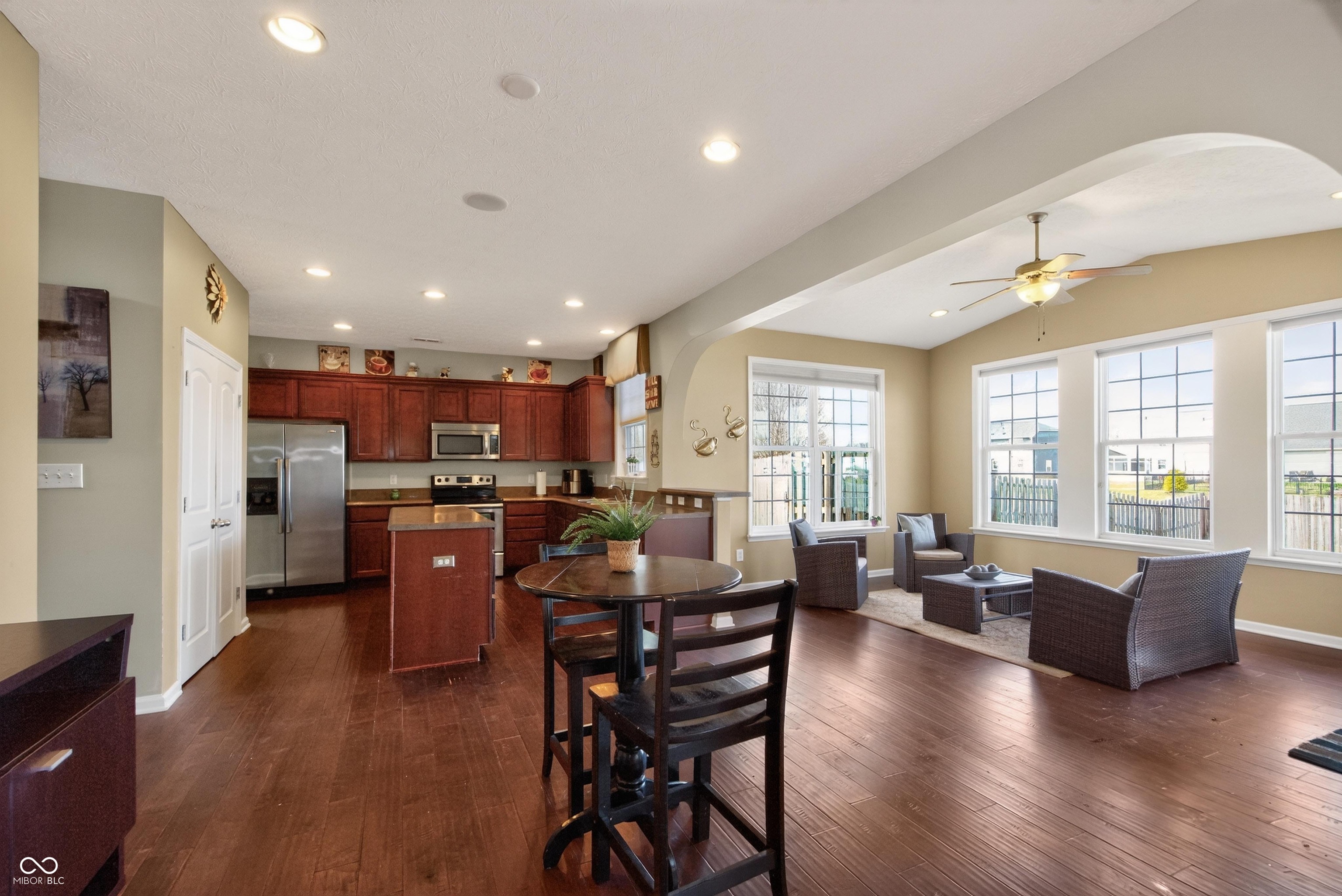 6928 W Winding Bend