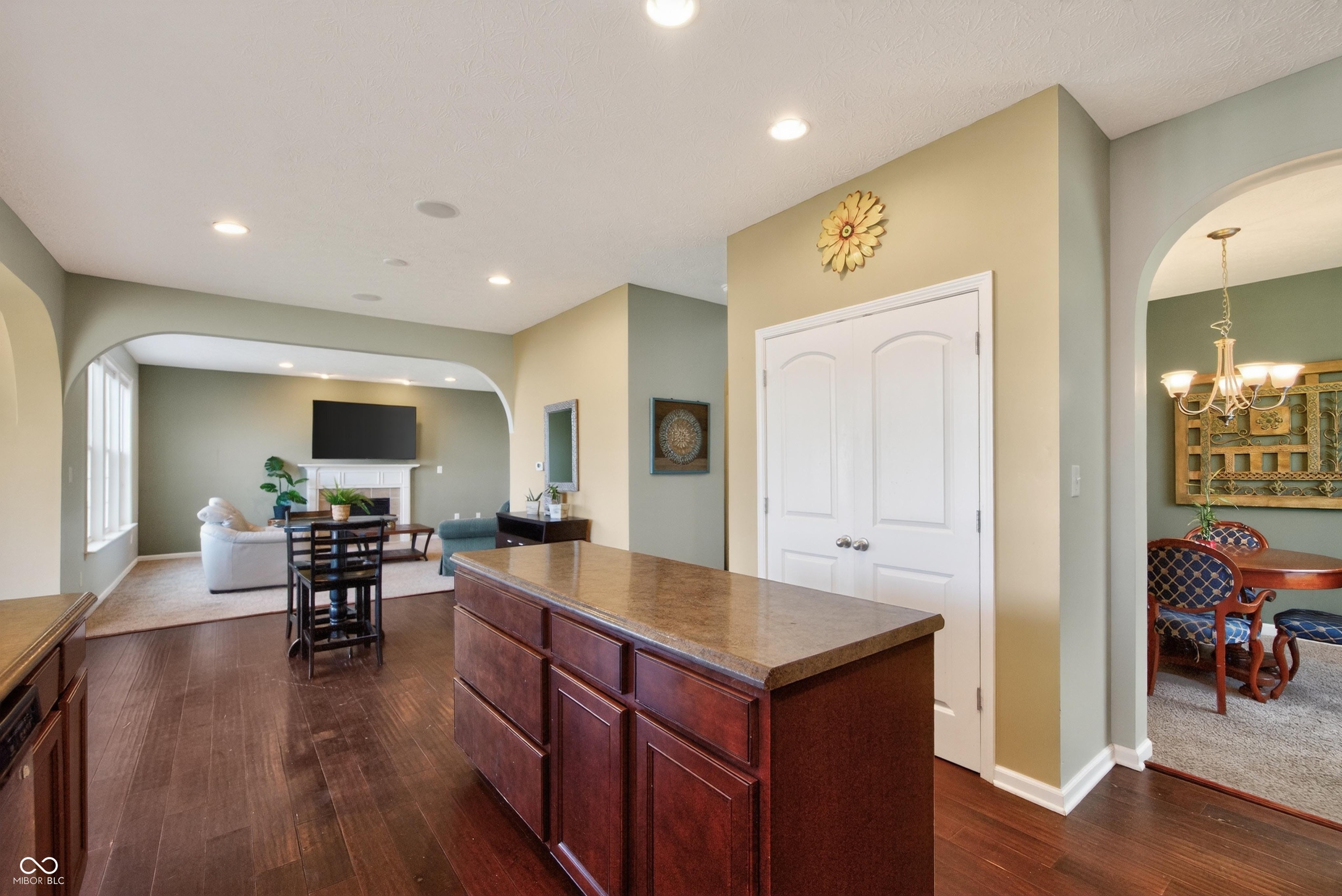 6928 W Winding Bend