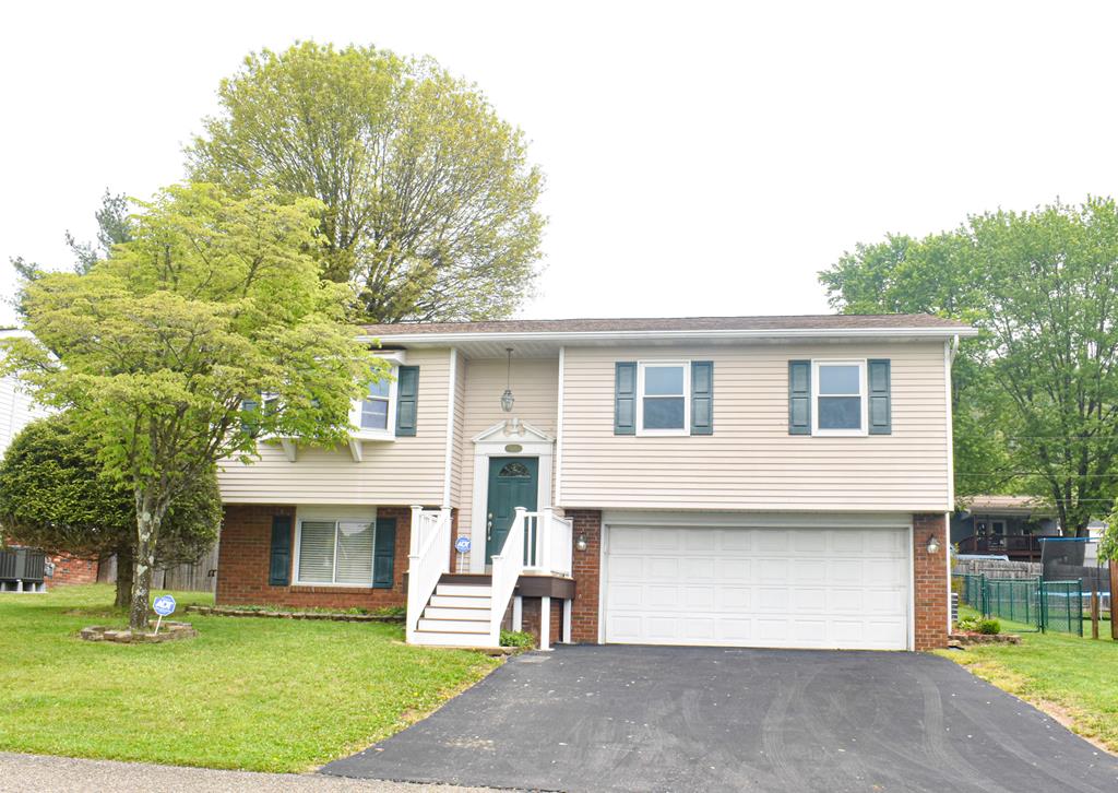 168 Paddock Green Dr.