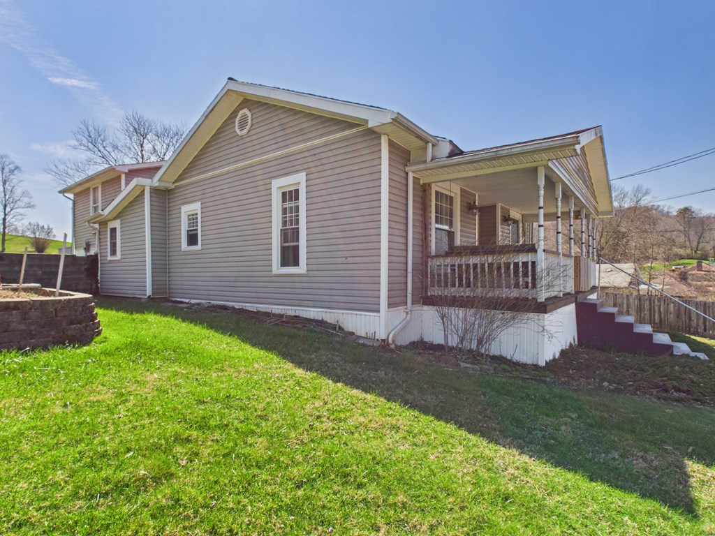 901 East Myles Avenue