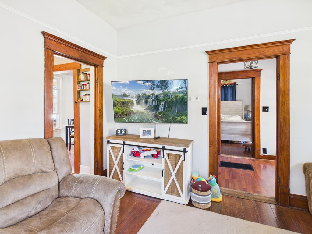 901 East Myles Avenue