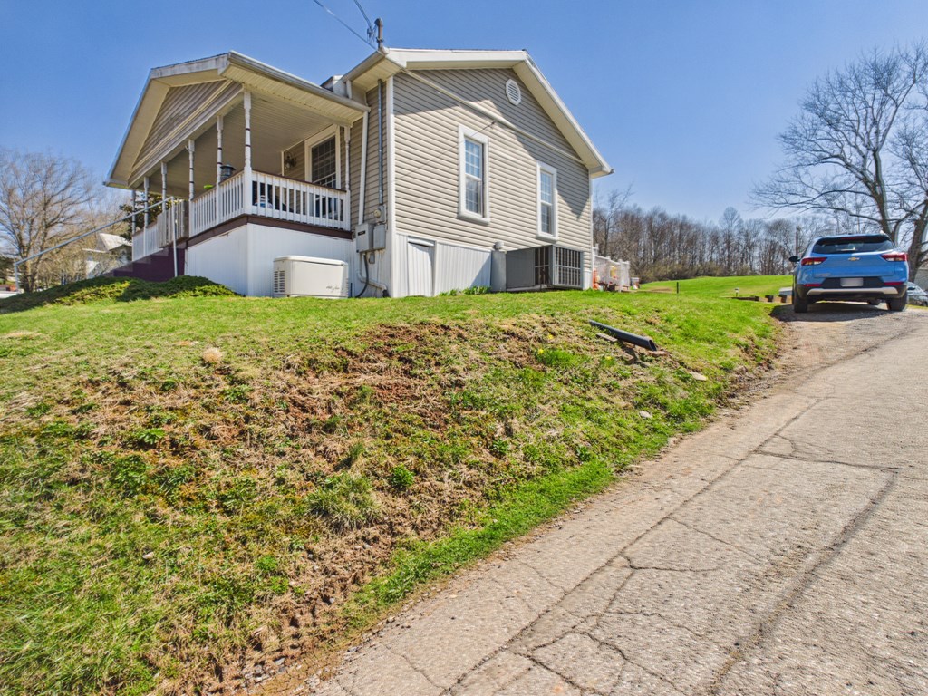 901 East Myles Avenue