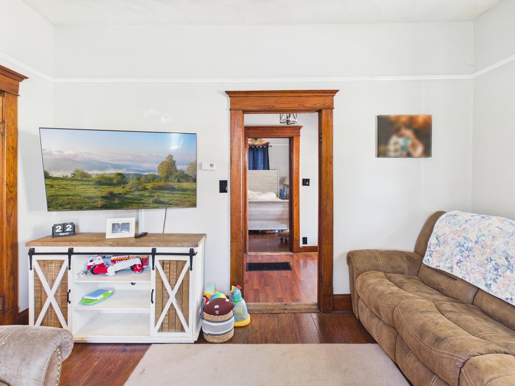 901 East Myles Avenue