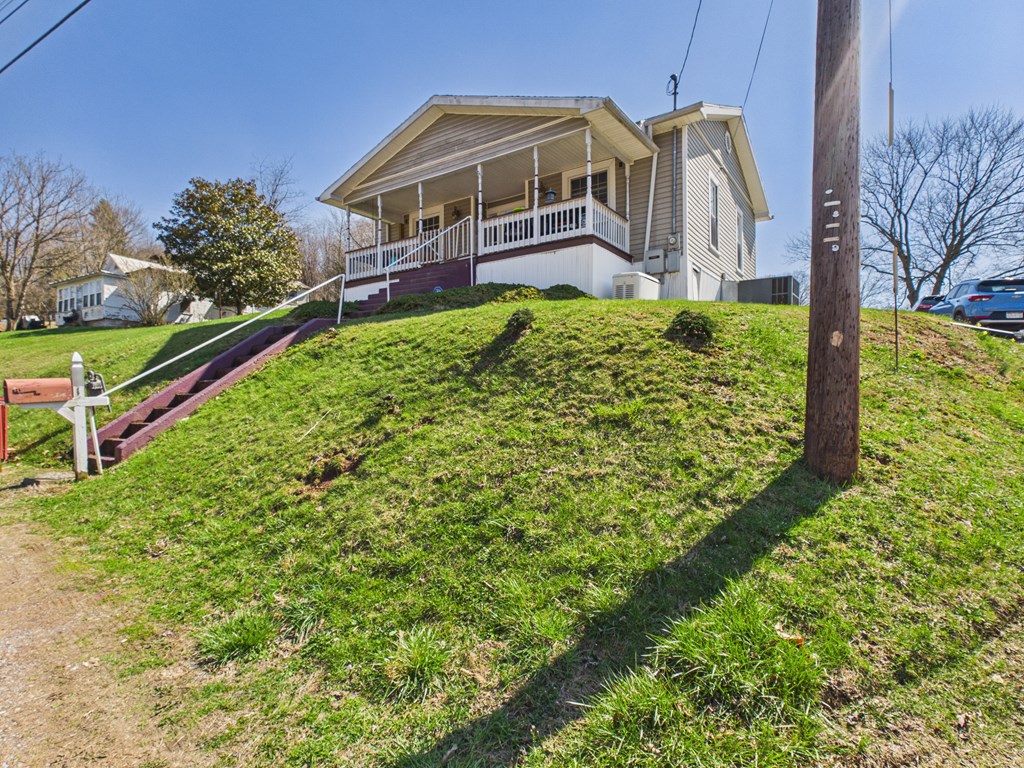 901 East Myles Avenue